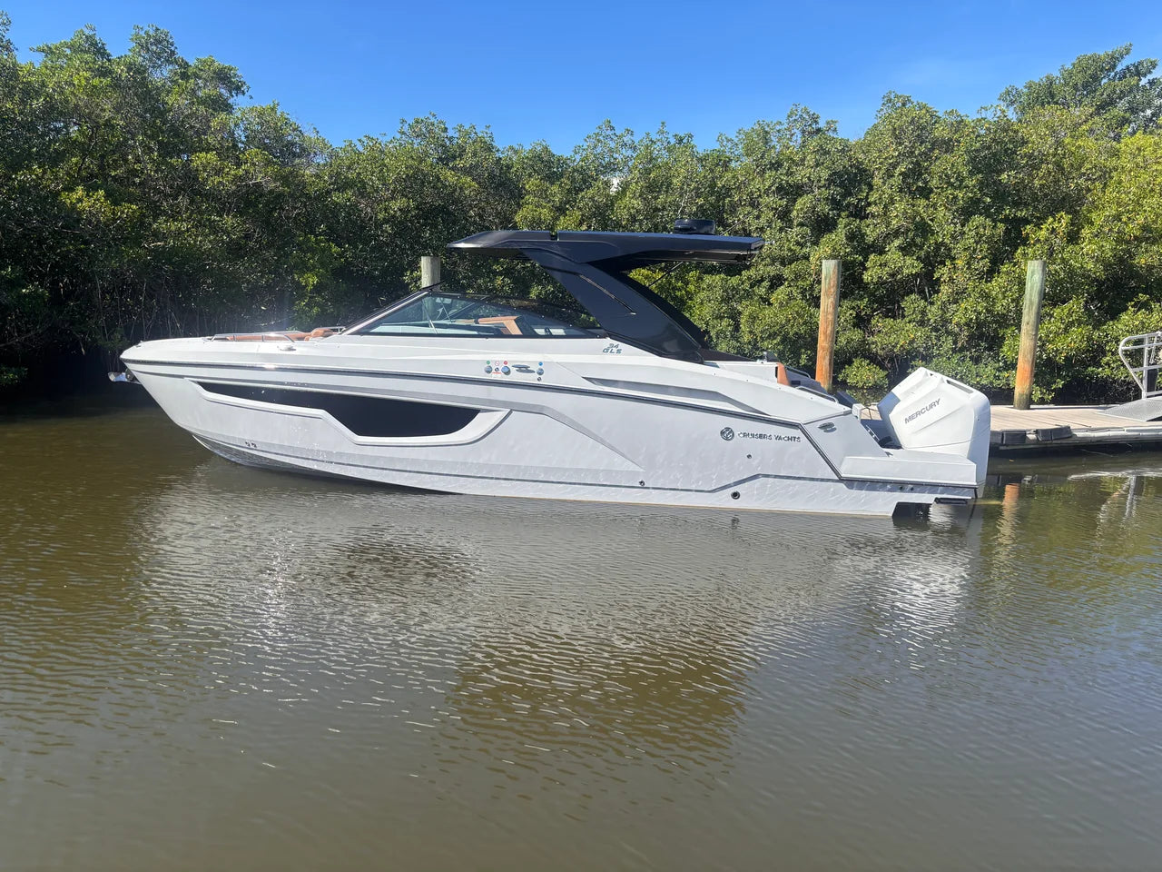 2024 Cruisers Yachts 34 GLS South Beach Outboard 34.0 feet, Clearwater, Florida #1