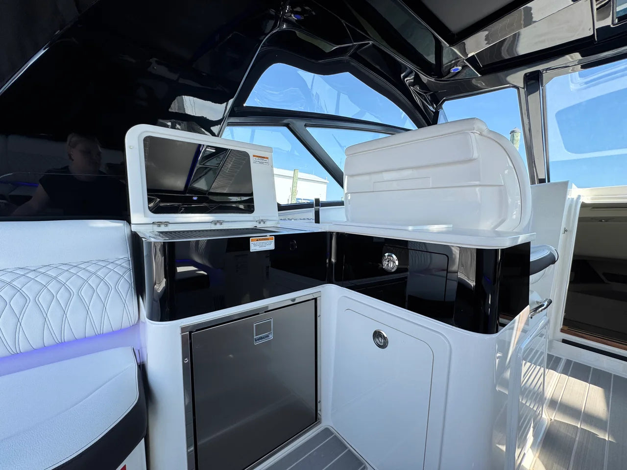 2025 Sea Ray 370 SUNDANCER OB 39.0 feet, Somers Point, New Jersey #19