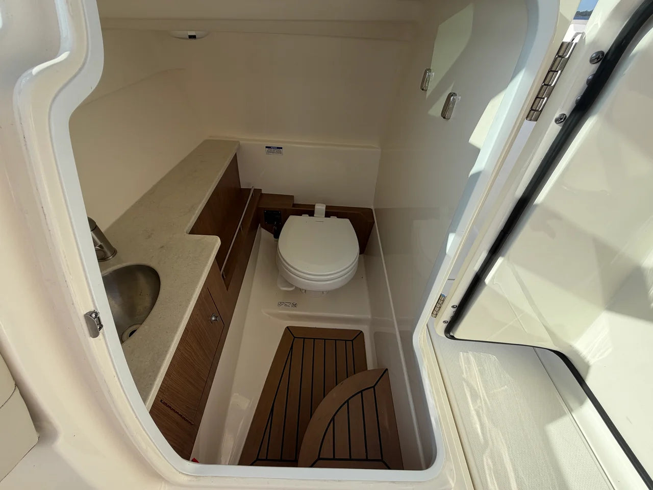 2018 Boston Whaler 270 VANTAGE 27.0 feet, Charleston, SC #19