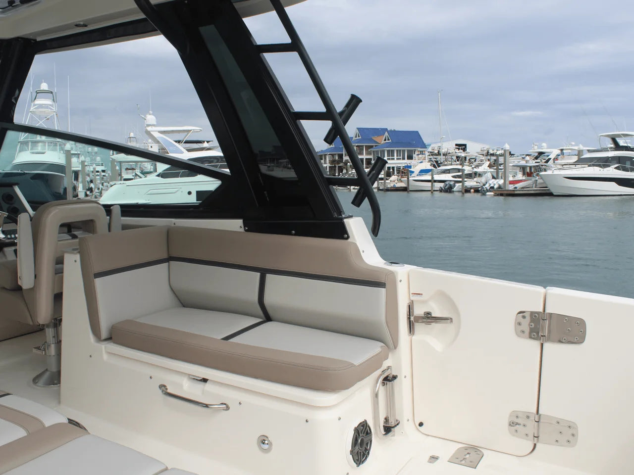 2026 Boston Whaler 330 Vantage 33.0 feet, Charleston, SC #37