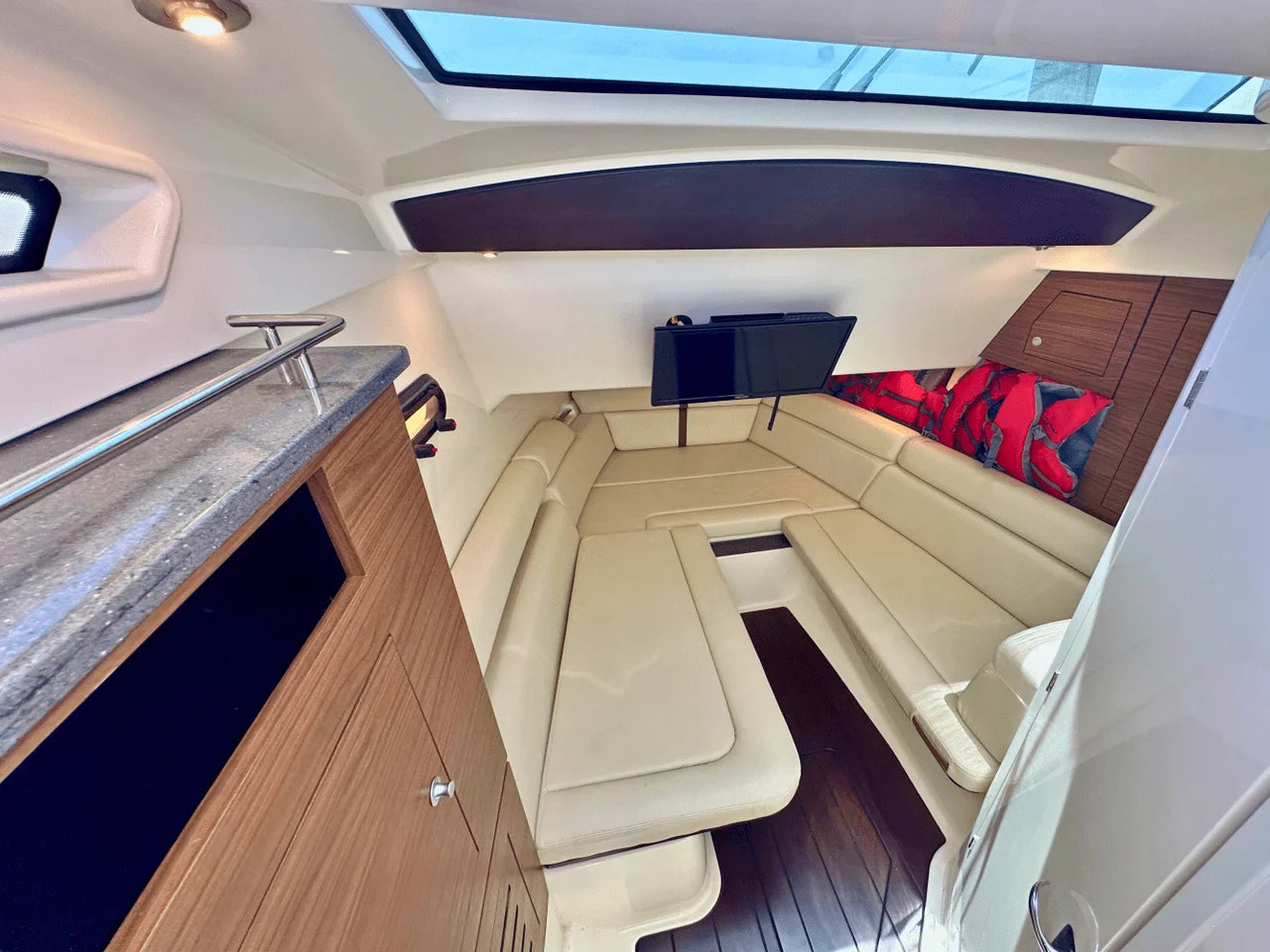 2023 Boston Whaler 350 REALM 35.0 feet, Sarasota, FL #17