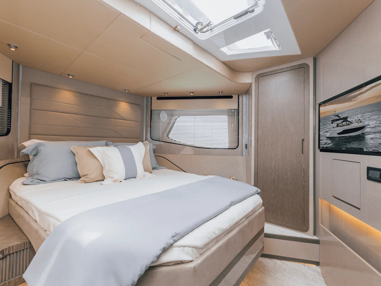 2027 Cruisers Yachts 57 FLY 57.0 feet, Naples, Florida #95