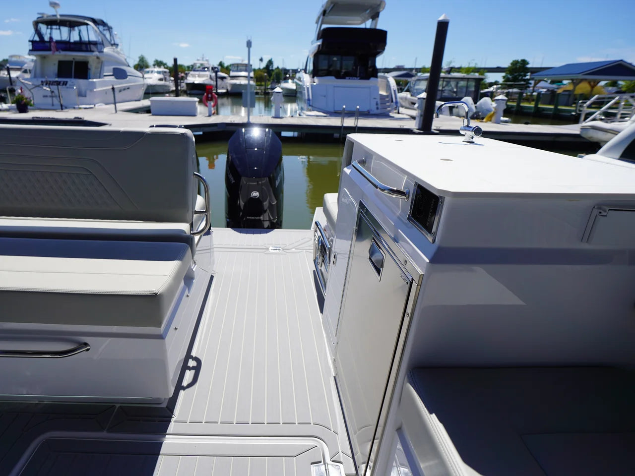 2026 Cruisers Yachts 34 GLS Outboard 34.0 feet, Grasonville, MD #25