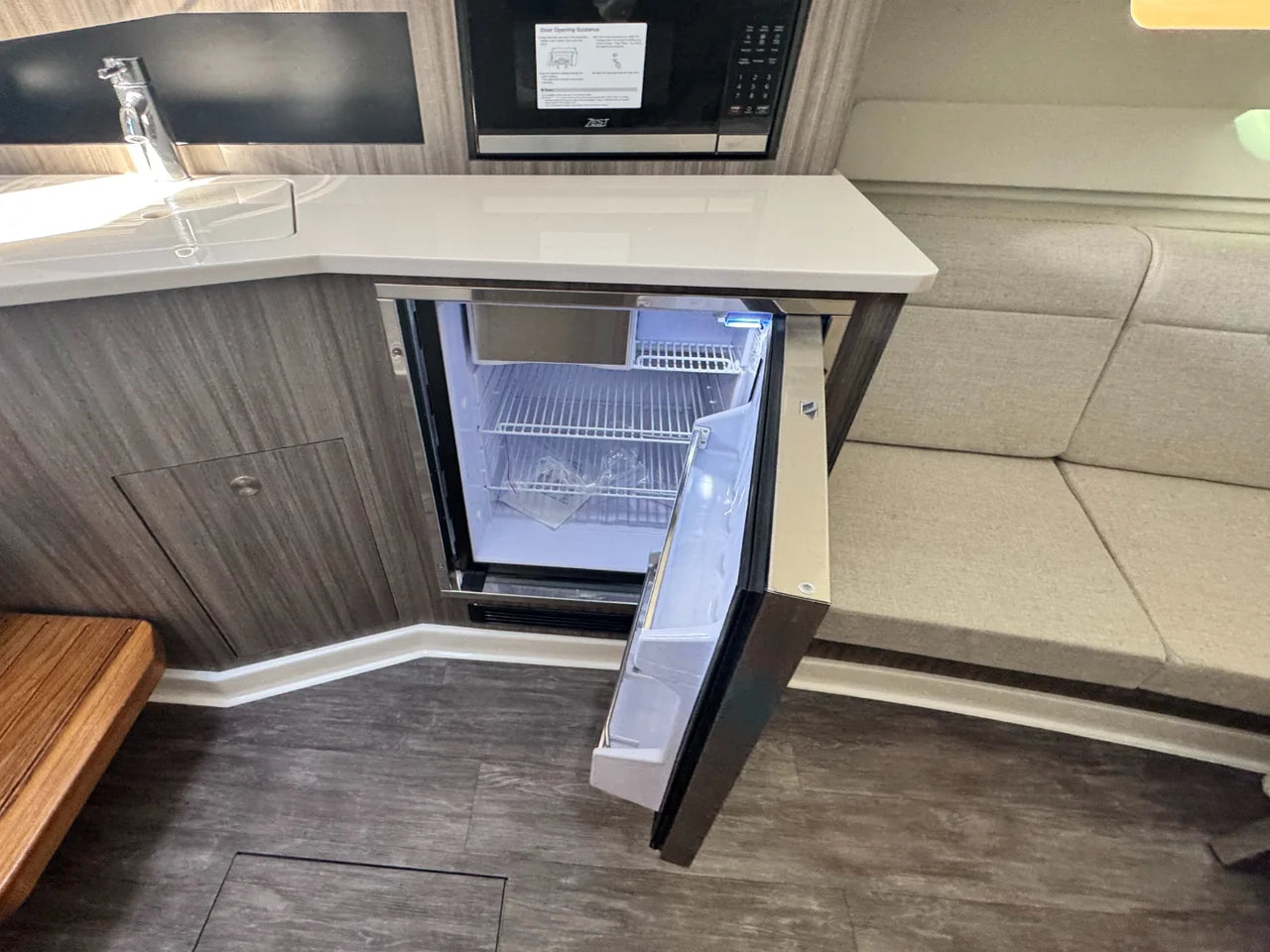 2026 Sea Ray Sundancer 370 Outboard 37.0 feet, Huntington, NY #25