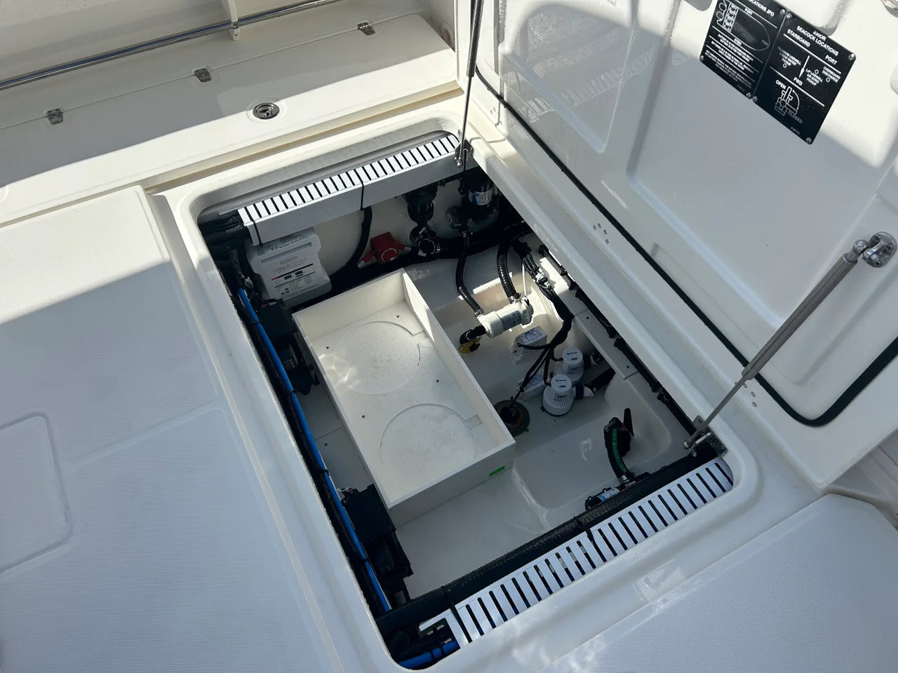 2026 Boston Whaler 330 Outrage 33.0 feet, Gulf Shores, AL #21