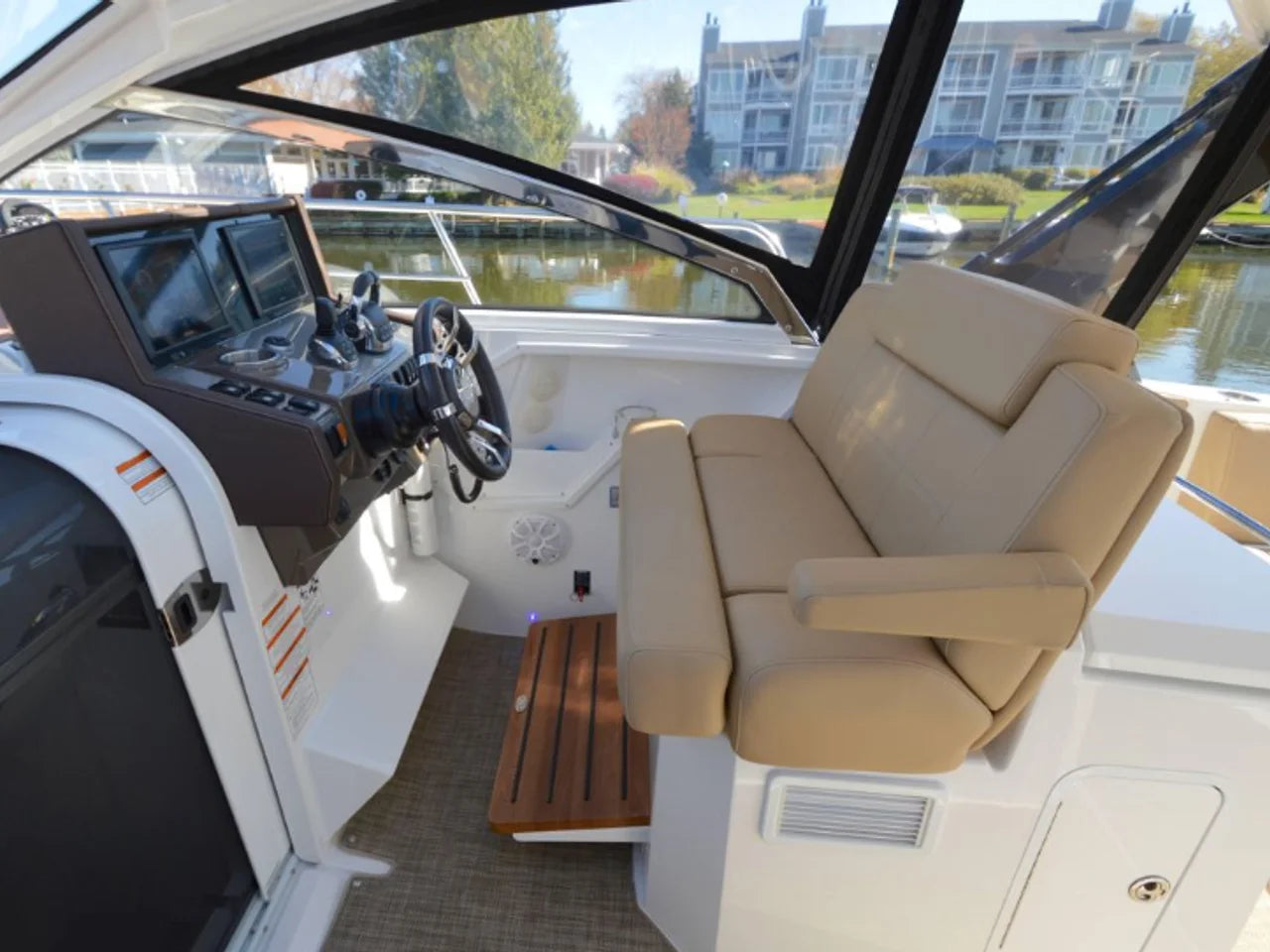 2016 Cruisers Yachts 390 EXPRESS COUPE 39.0 feet, Stuart, FL #15