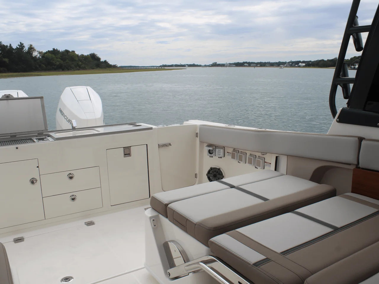 2026 Boston Whaler 330 Vantage 33.0 feet, Charleston, SC #27