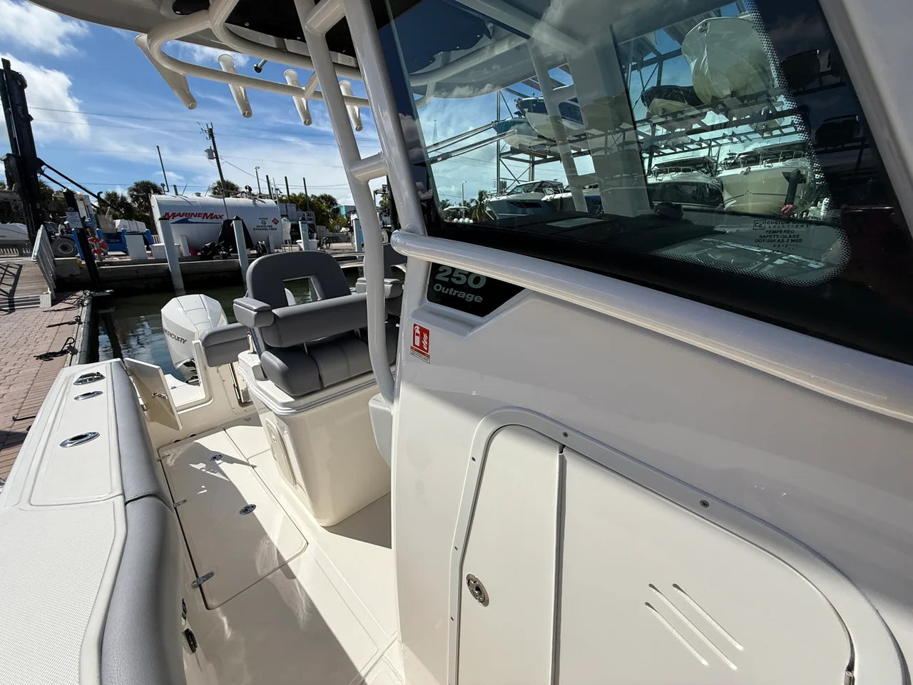 2027 Boston Whaler 250 Outrage 25.0 feet, Sarasota, FL #18