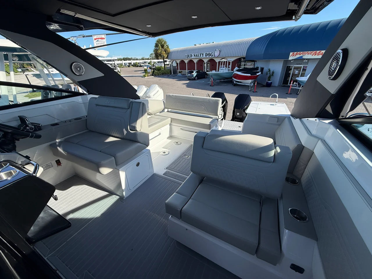 2027 Cruisers Yachts 34 GLS Outboard 34.0 feet, Venice, Florida #19