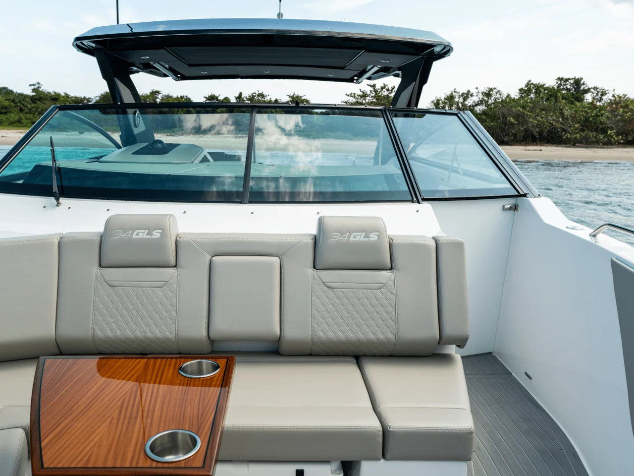 2026 Cruisers Yachts 34 GLS Outboard 35.0 feet, Inuvik, Northwest Territories #111