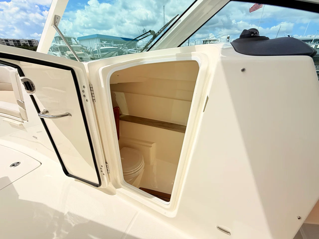 2024 Boston Whaler 320 Vantage 32.0 feet, St Petersburg, FL #58