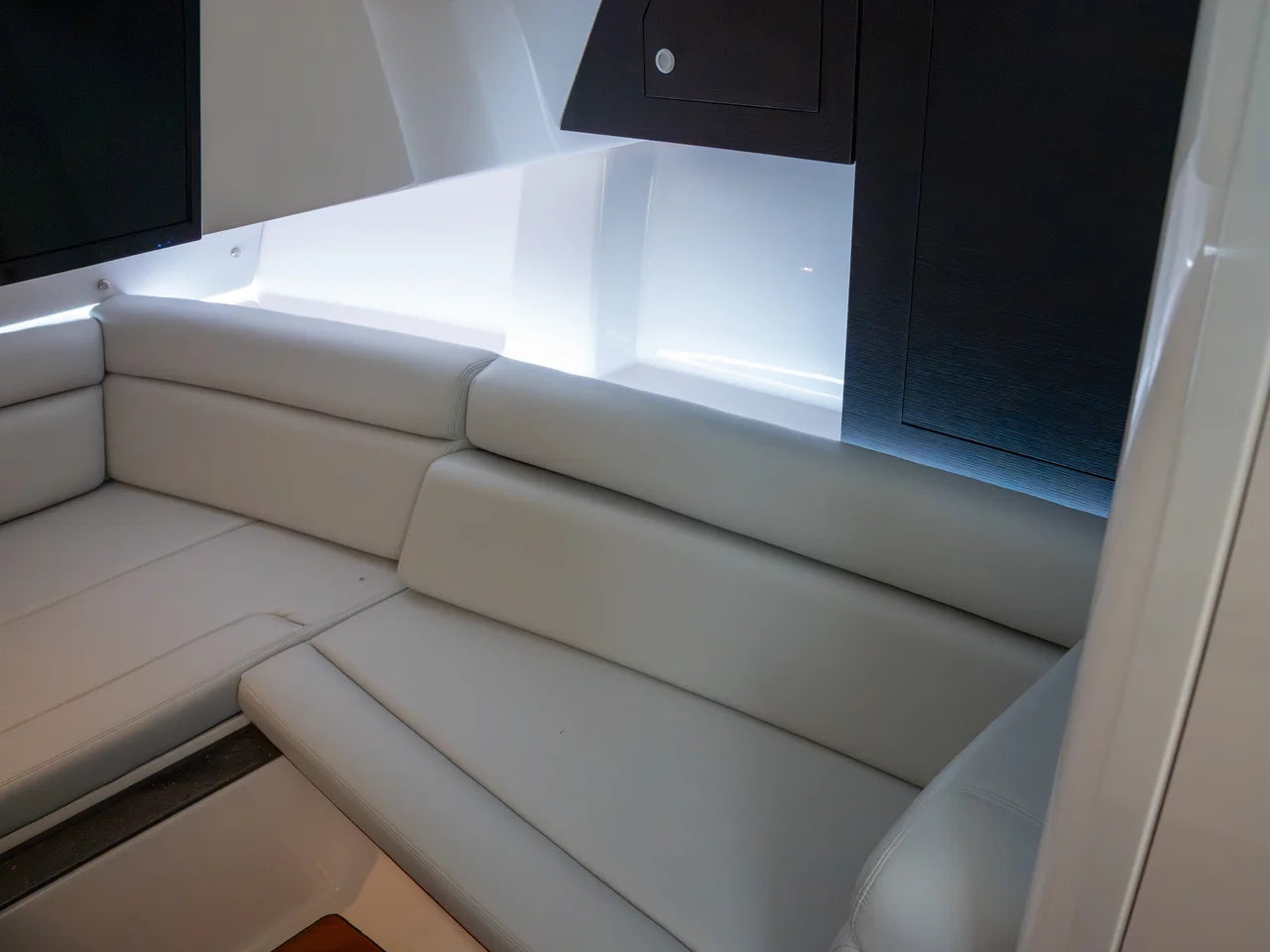 2026 Boston Whaler 350 Realm 35.0 feet, Wrightsville Beach, North Carolina #5