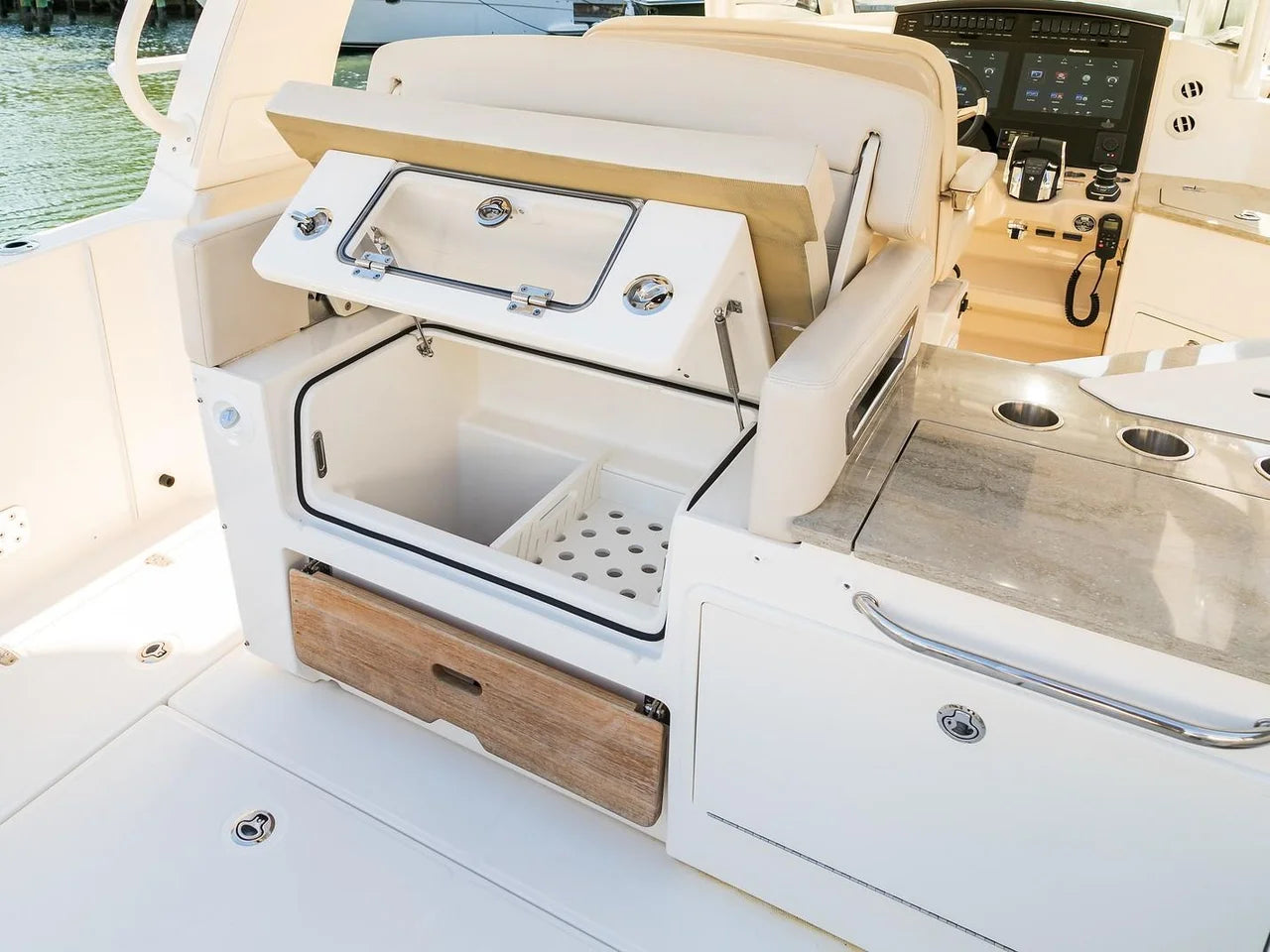 2026 Boston Whaler 350 Realm 35.0 feet, Inuvik, Northwest Territories #16