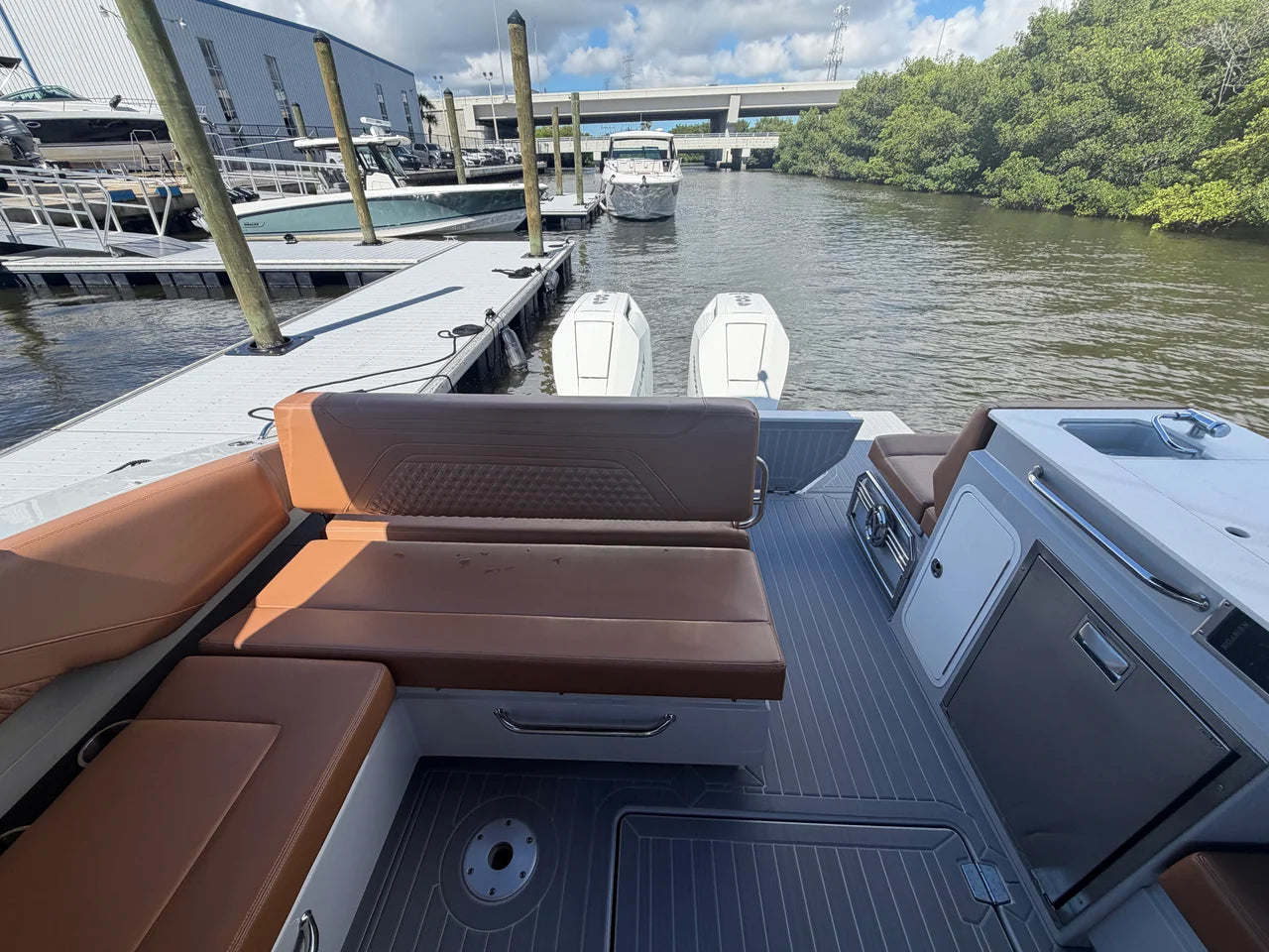 2024 Cruisers Yachts 34 GLS South Beach Outboard 34.0 feet, Clearwater, Florida #9