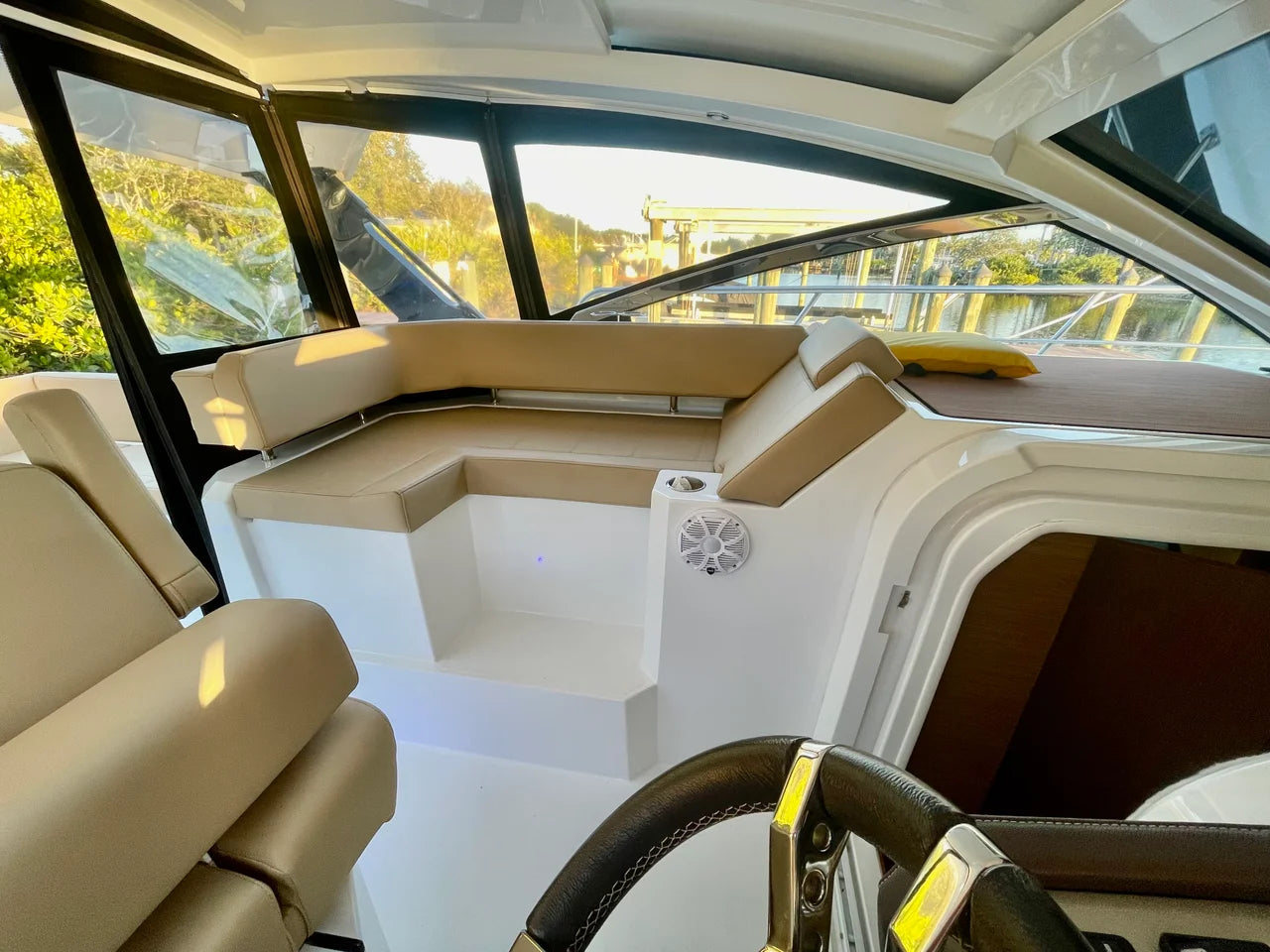 2016 Cruisers Yachts 390 EXPRESS COUPE 39.0 feet, Stuart, FL #19