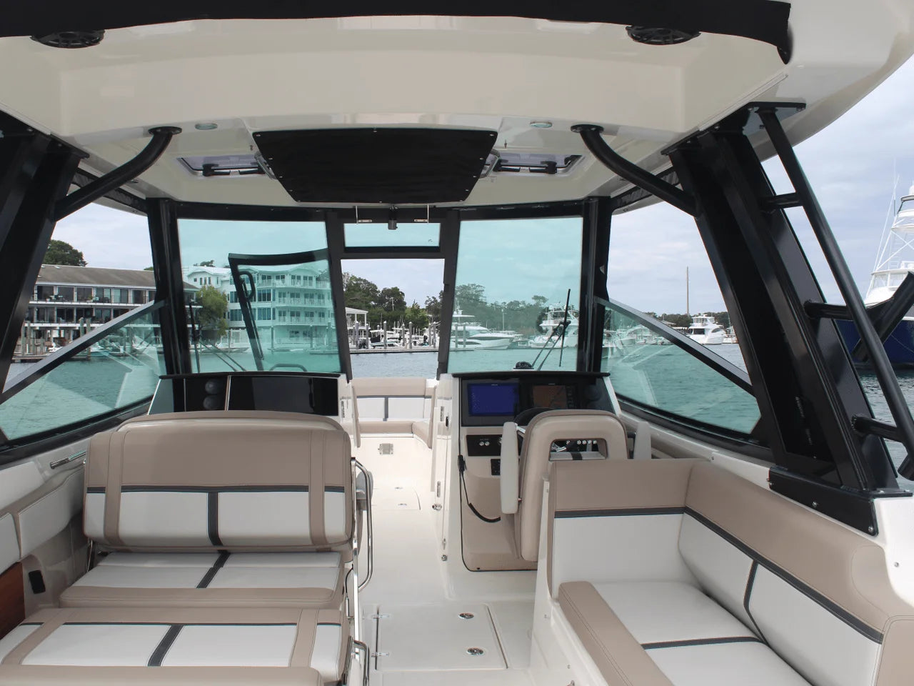 2026 Boston Whaler 330 Vantage 33.0 feet, Charleston, SC #35