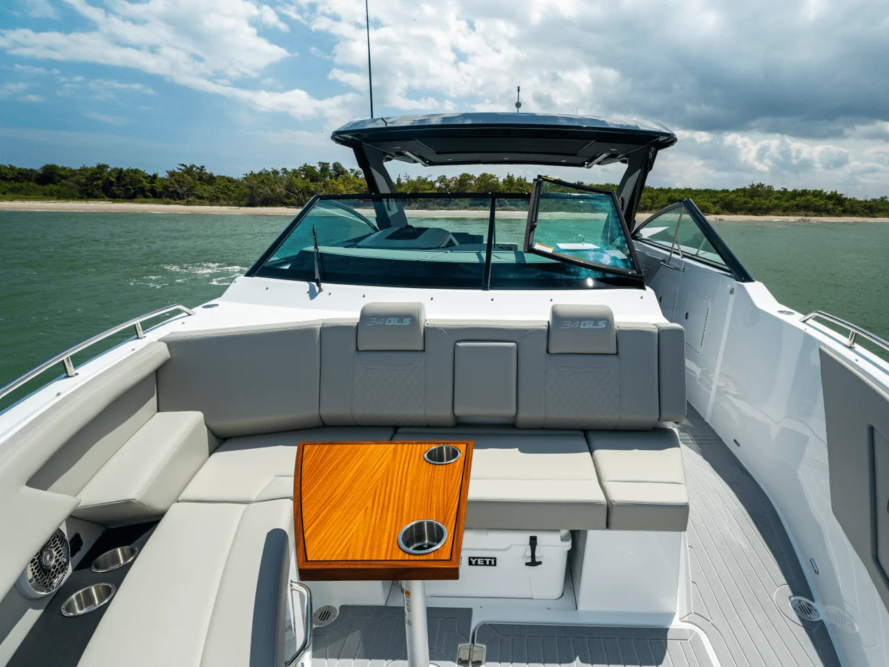 2026 Cruisers Yachts 34 GLS Outboard 35.0 feet, Inuvik, Northwest Territories #97