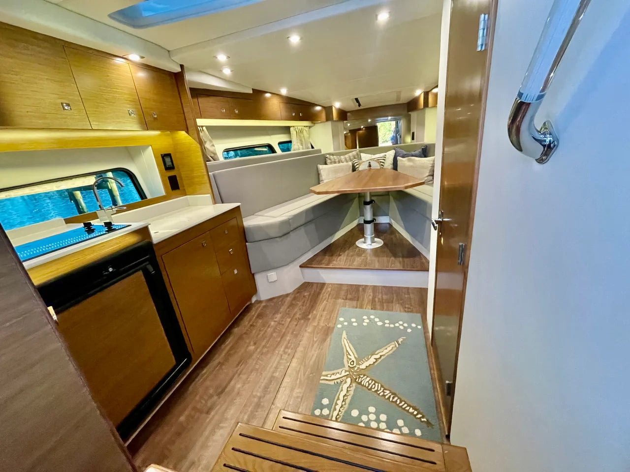 2016 Cruisers Yachts 390 EXPRESS COUPE 39.0 feet, Stuart, FL #24