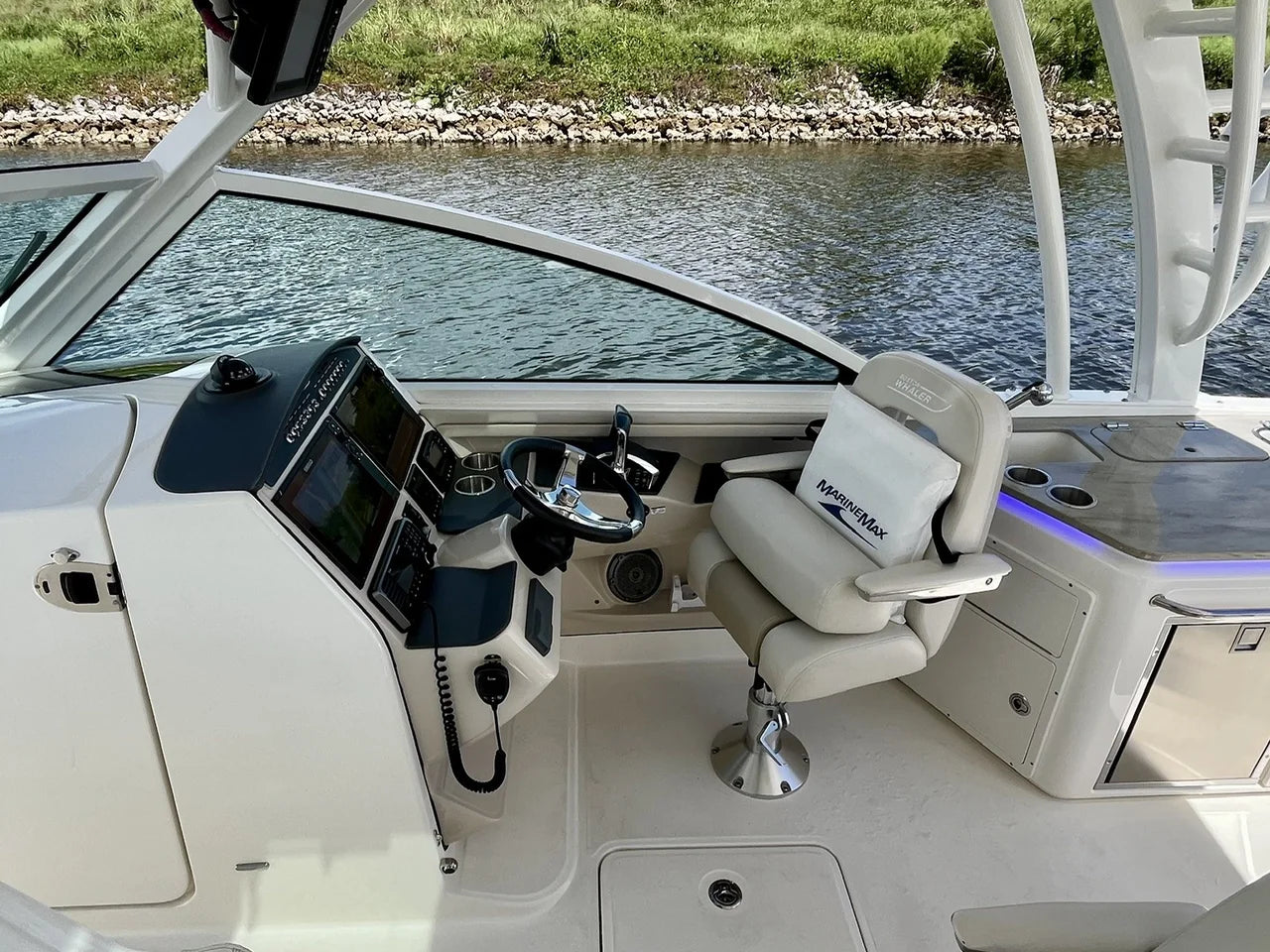 2022 Boston Whaler 320 VANTAGE 32.0 feet, Venice, Florida #17