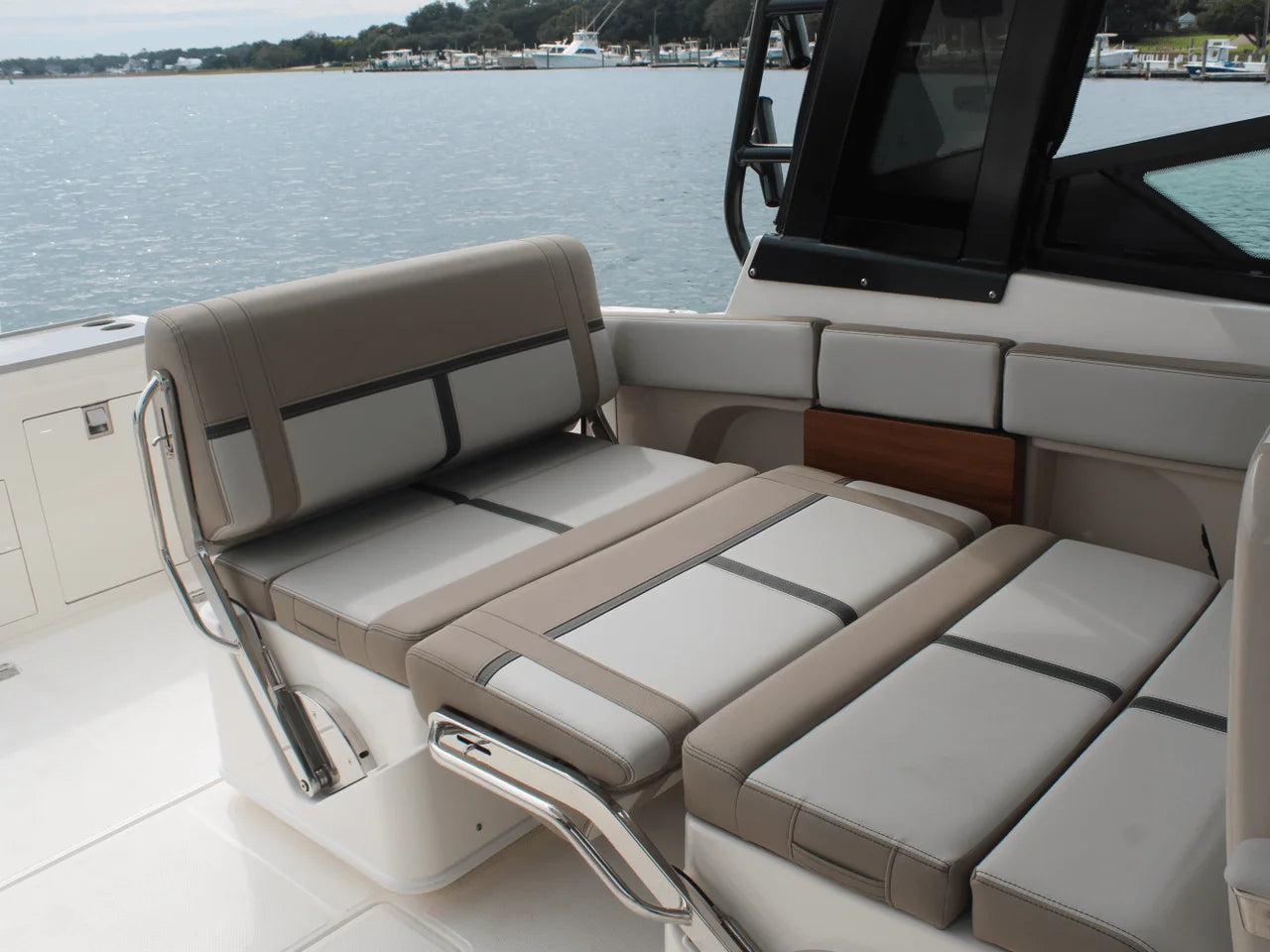 2026 Boston Whaler 330 Vantage 33.0 feet, Charleston, SC #30
