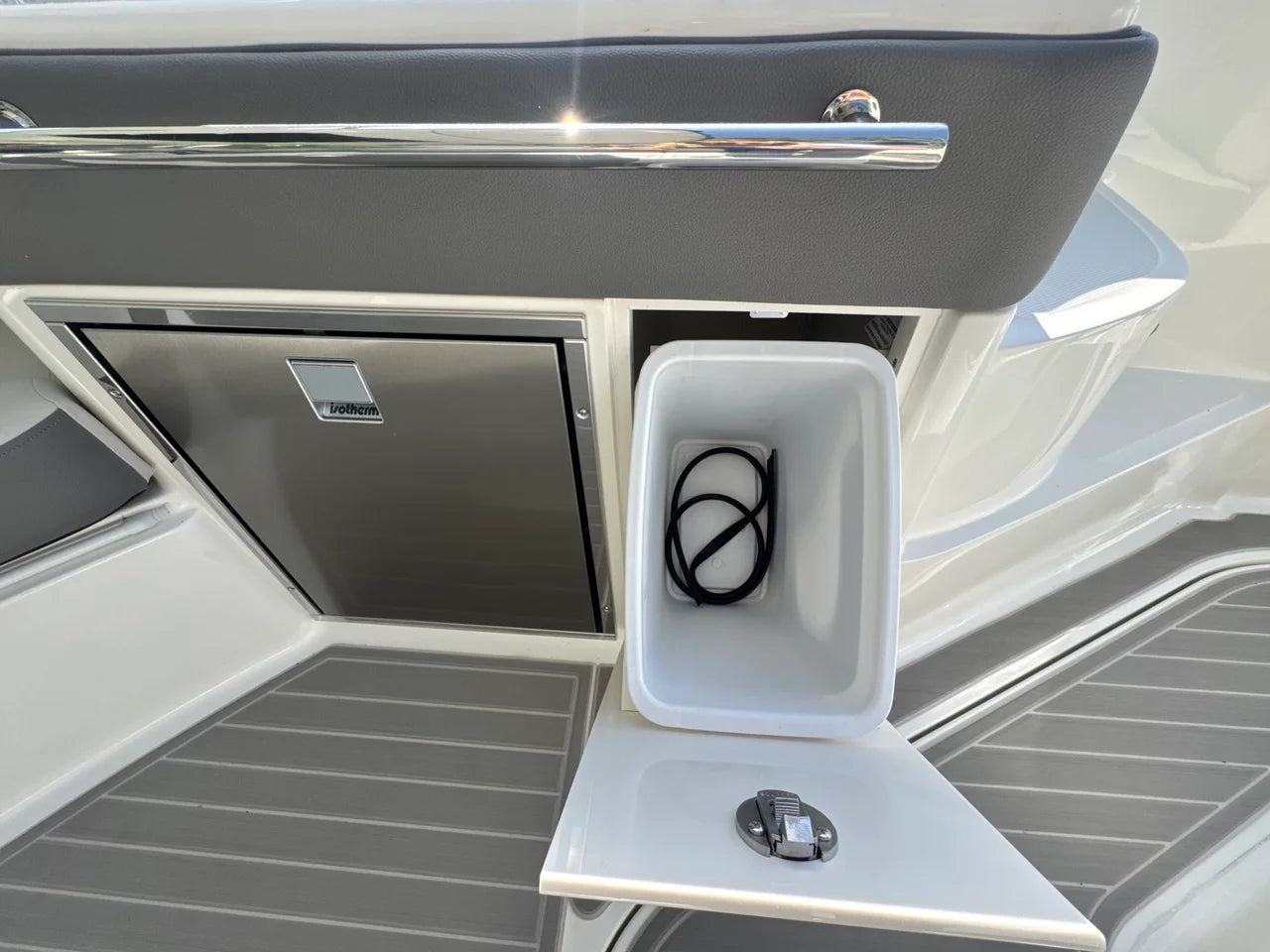 2027 Sea Ray Sundancer 320 Outboard 32.0 feet, Pompano Beach, Florida #16