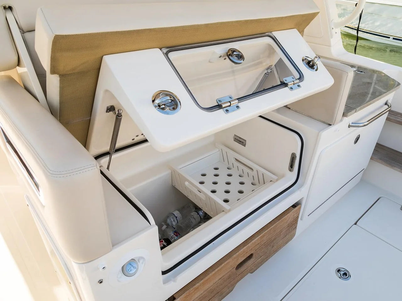 2026 Boston Whaler 350 Realm 35.0 feet, Inuvik, Northwest Territories #17