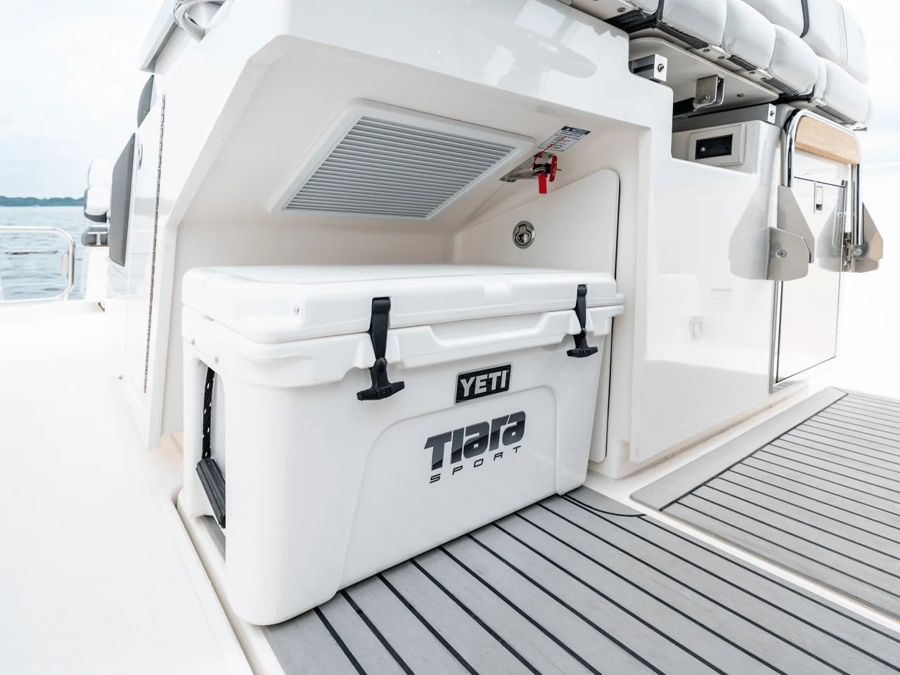 2025 Tiara Yachts LS 34 34.0 feet, Inuvik, Northwest Territories #40