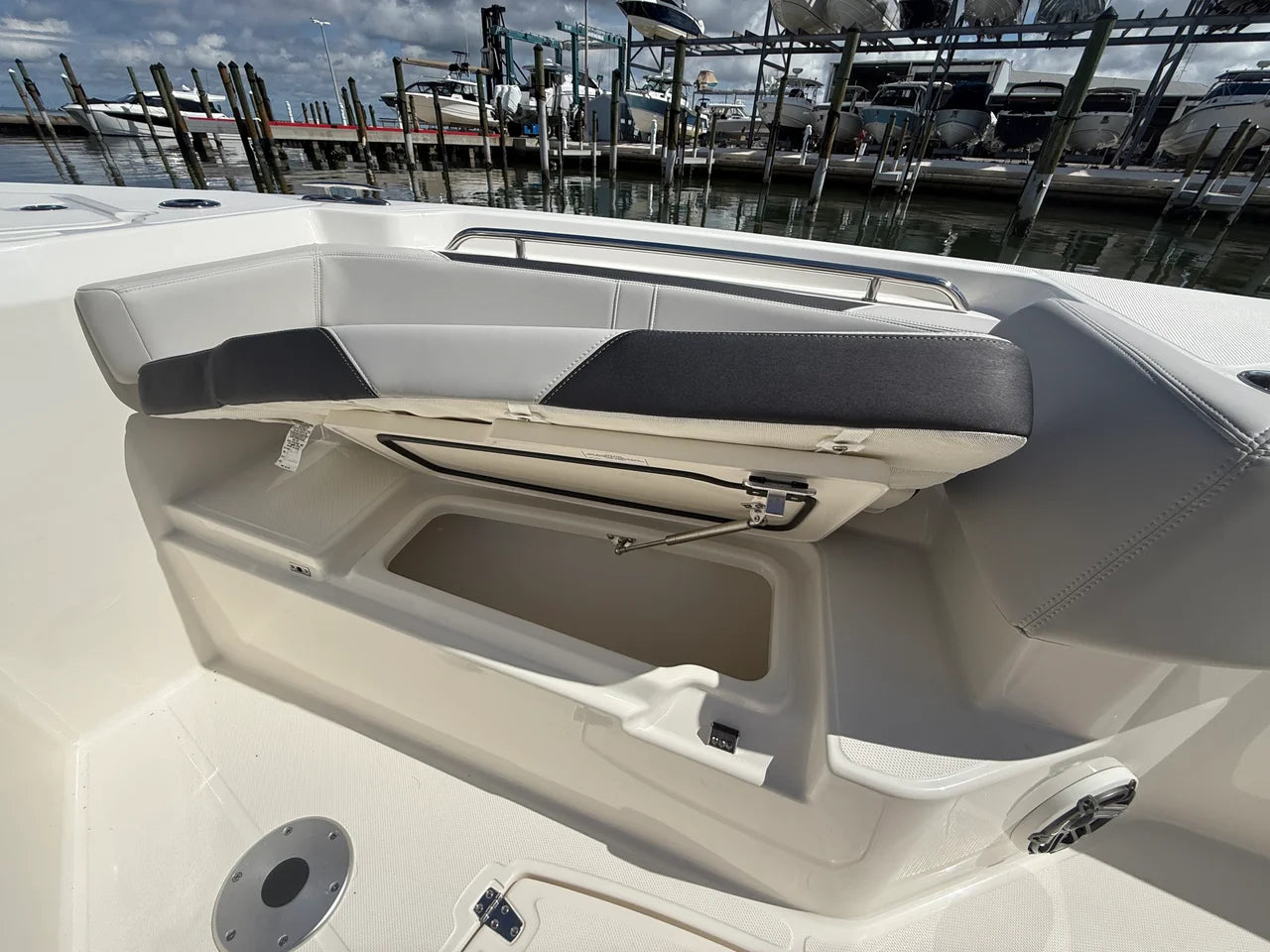 2026 Boston Whaler 330 Outrage 33.0 feet, Sarasota, FL #13