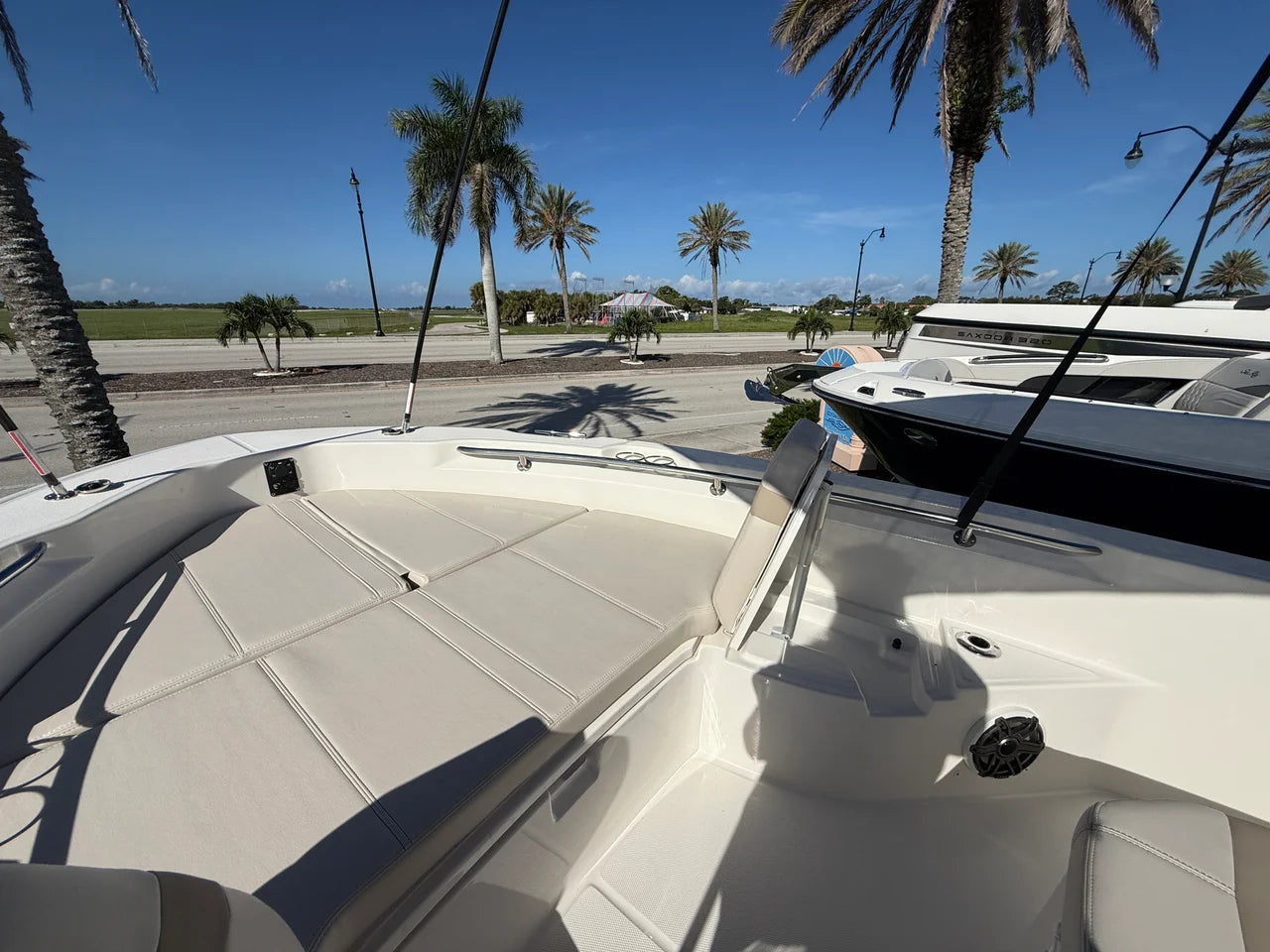 2027 Boston Whaler 250 Dauntless 25.0 feet, Venice, Florida #12