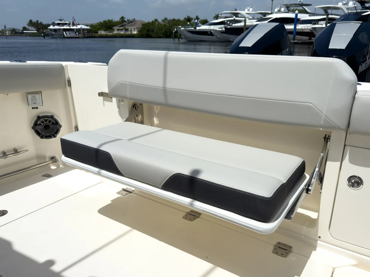 2026 Boston Whaler 330 Outrage 33.0 feet, Fort Myers, FL #8