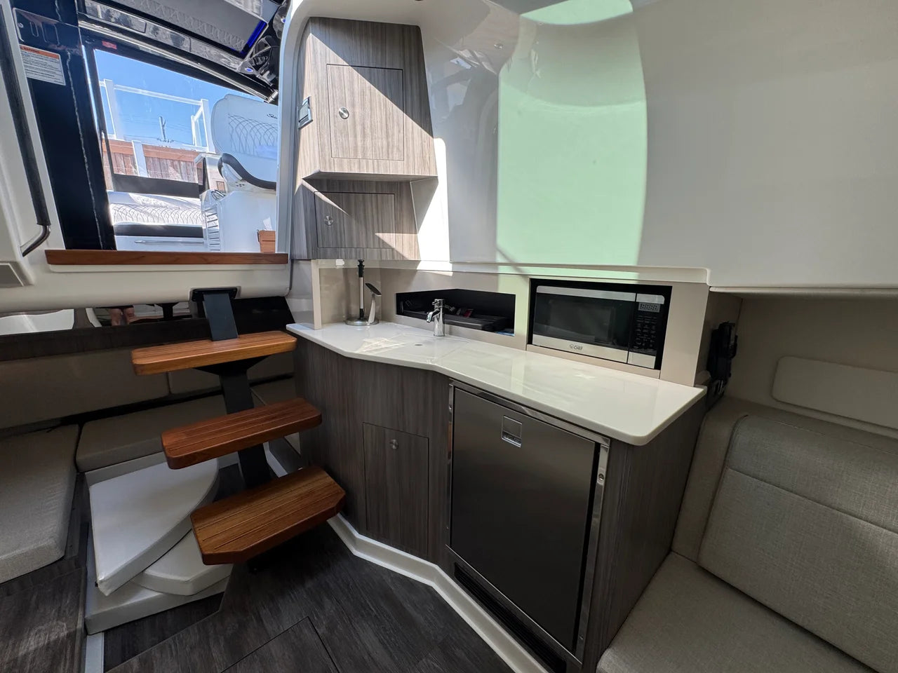 2025 Sea Ray 370 SUNDANCER OB 39.0 feet, Somers Point, New Jersey #32