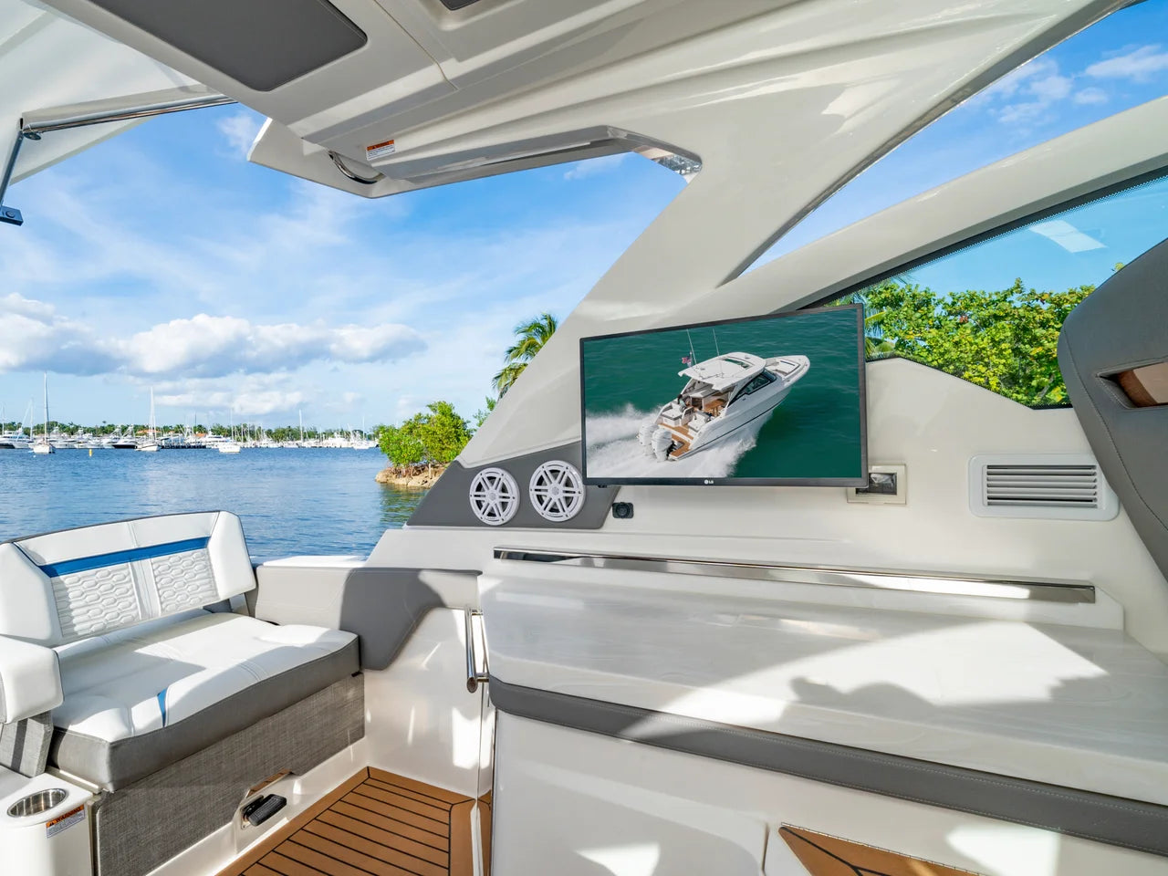 2026 Tiara Yachts 34 LX 34.0 feet, Inuvik, Northwest Territories #6