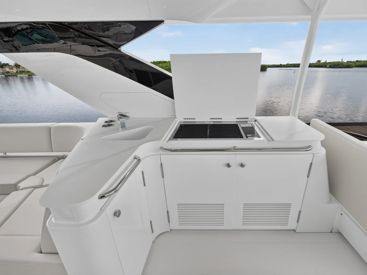 2026 Cruisers Yachts 57 FLY 57.0 feet, Stuart, Florida #15