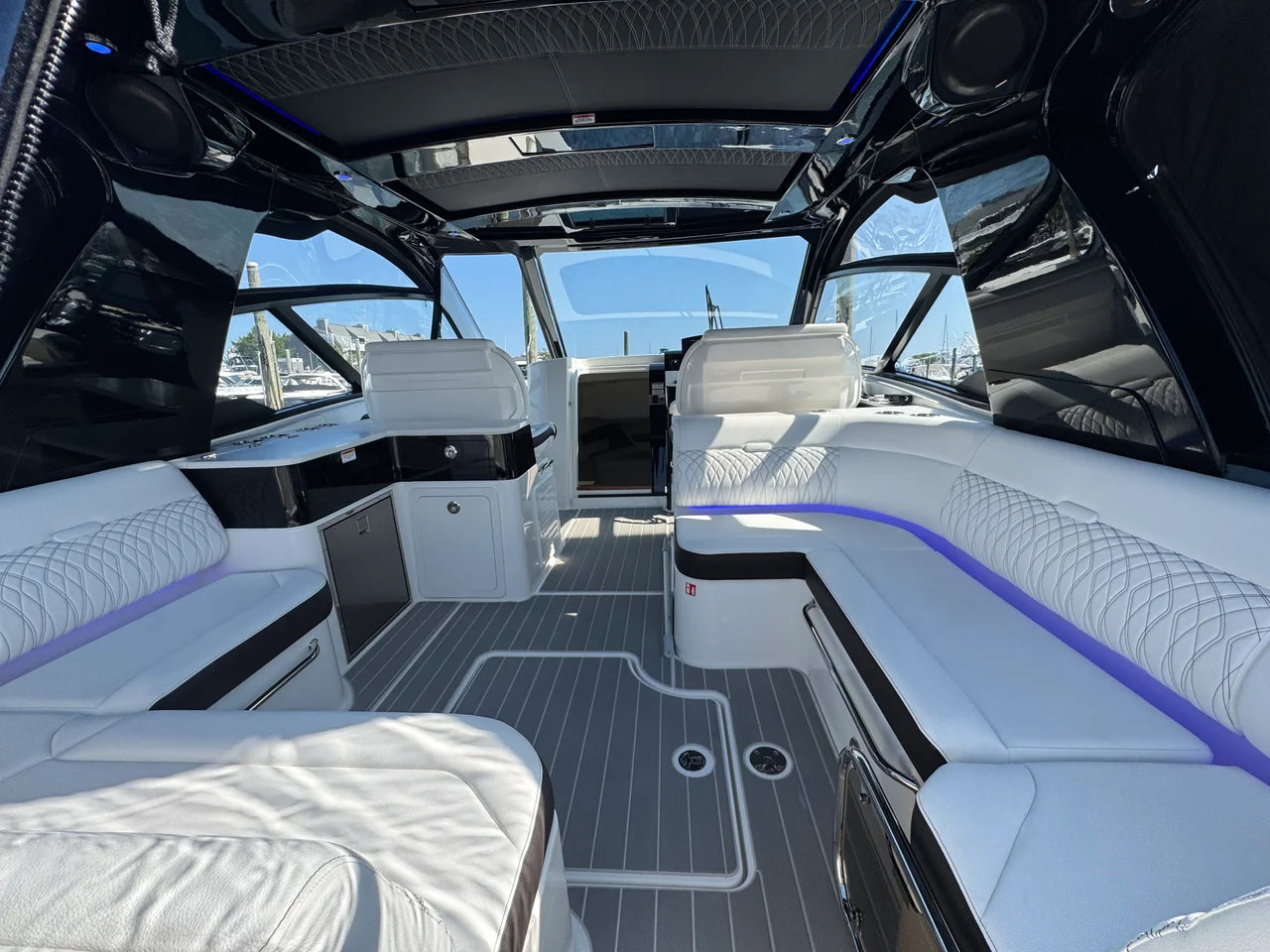 2025 Sea Ray 370 SUNDANCER OB 39.0 feet, Somers Point, New Jersey #8