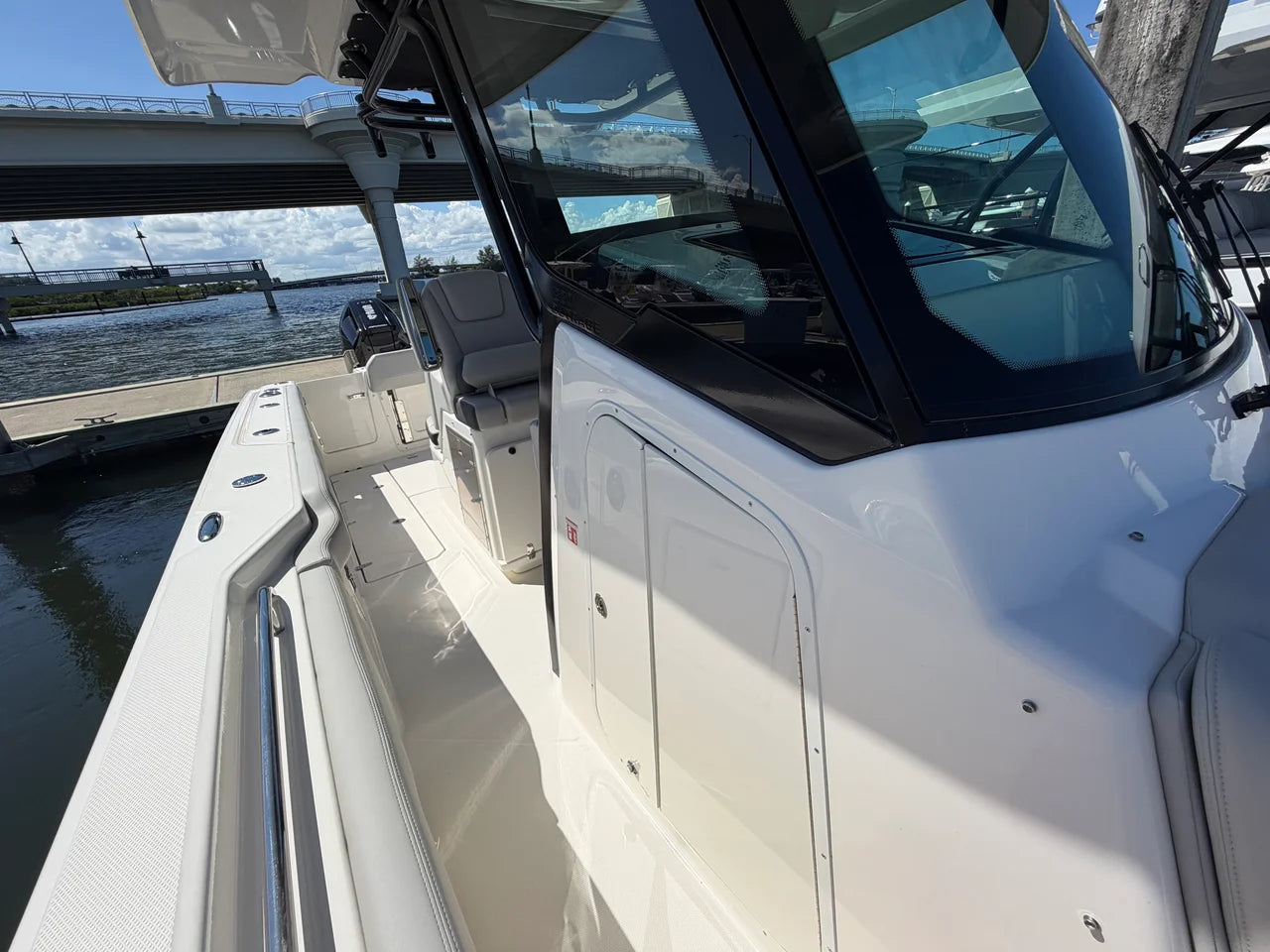 2026 Boston Whaler 330 Outrage 33.0 feet, Jupiter, Florida #40