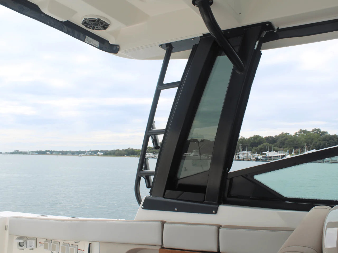 2026 Boston Whaler 330 Vantage 33.0 feet, Charleston, SC #41