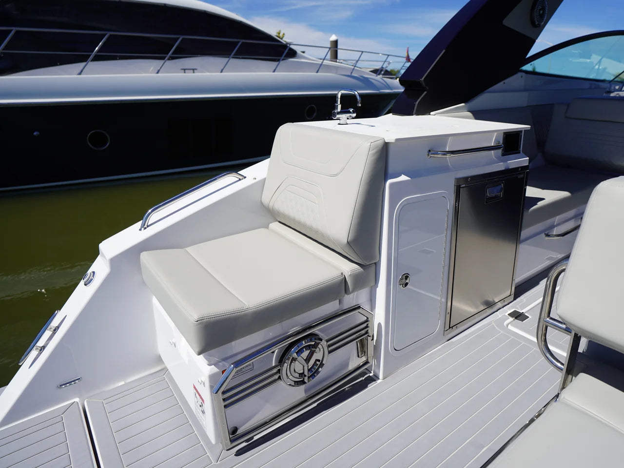 2026 Cruisers Yachts 34 GLS Outboard 34.0 feet, Grasonville, MD #16