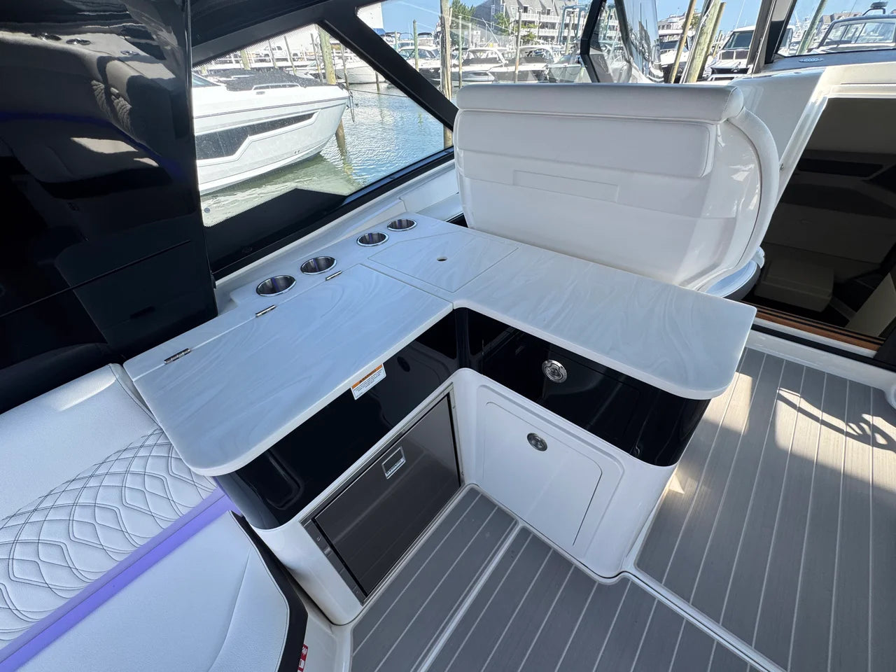 2025 Sea Ray 370 SUNDANCER OB 39.0 feet, Somers Point, New Jersey #17