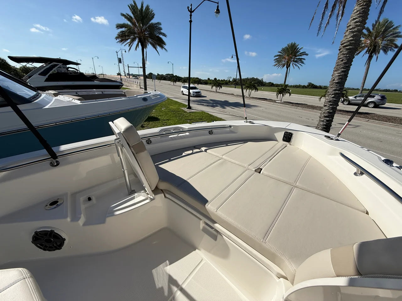 2027 Boston Whaler 250 Dauntless 25.0 feet, Venice, Florida #11