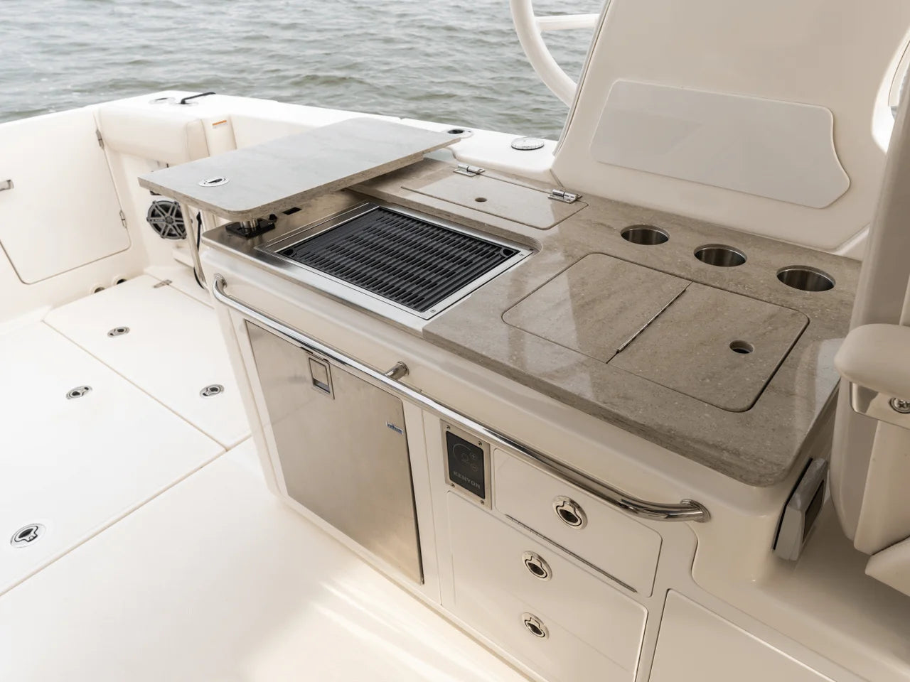 2026 Boston Whaler 380 Realm 38.0 feet, Inuvik, Northwest Territories #97