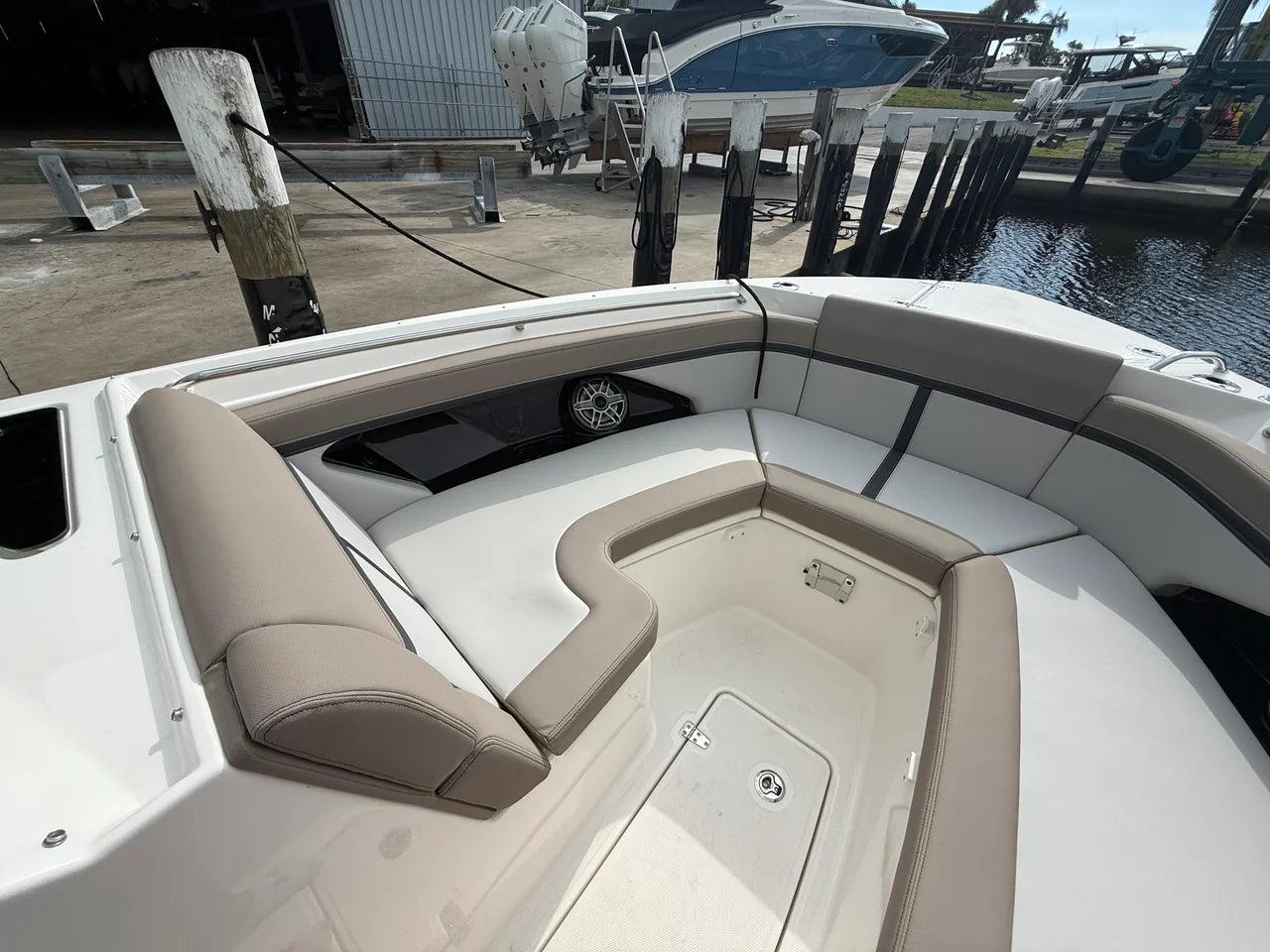 2027 Boston Whaler 330 Vantage 33.0 feet, Venice, Florida #6