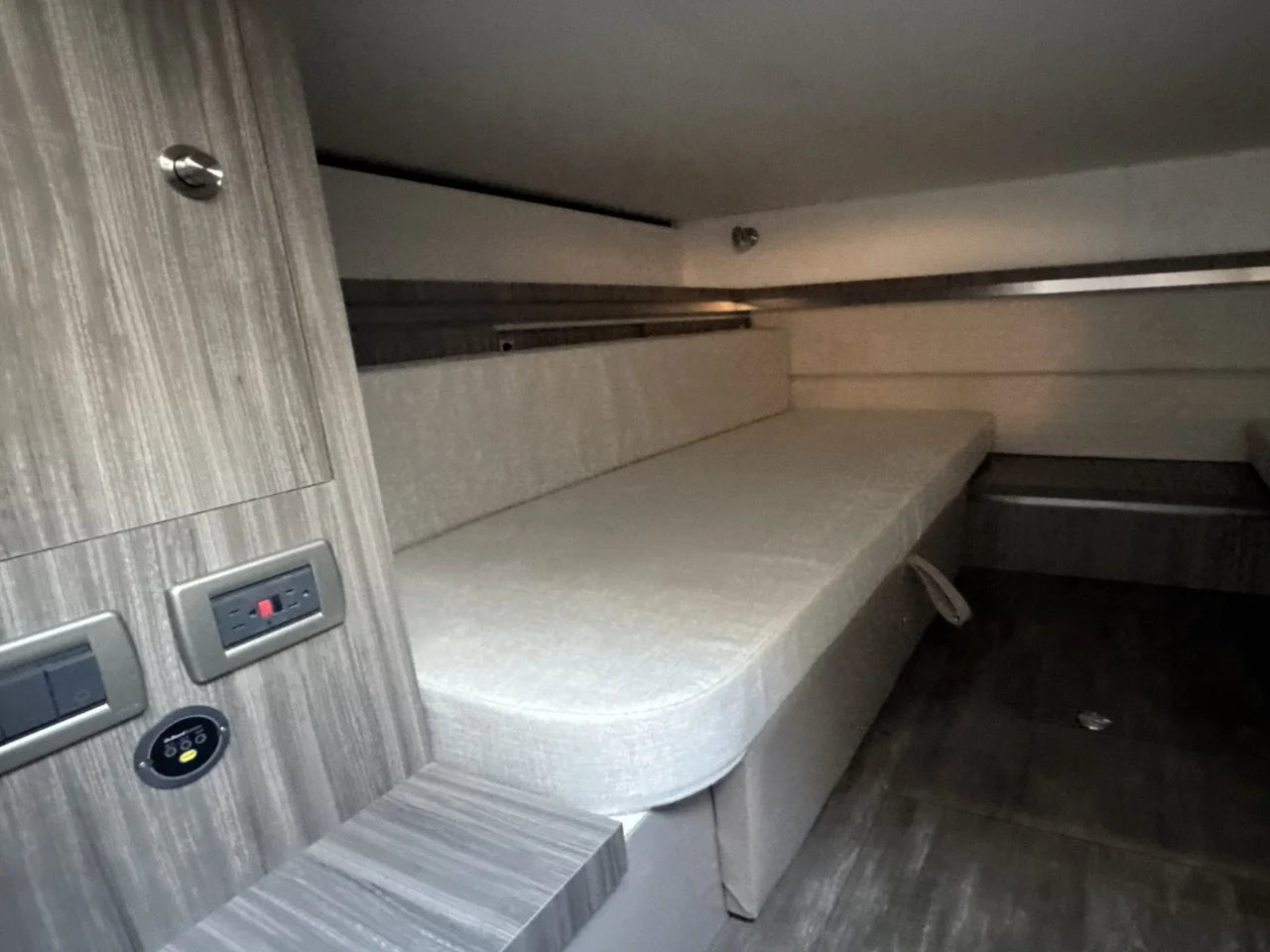 2026 Sea Ray Sundancer 320 Outboard 32.0 feet, Huntington, NY #34