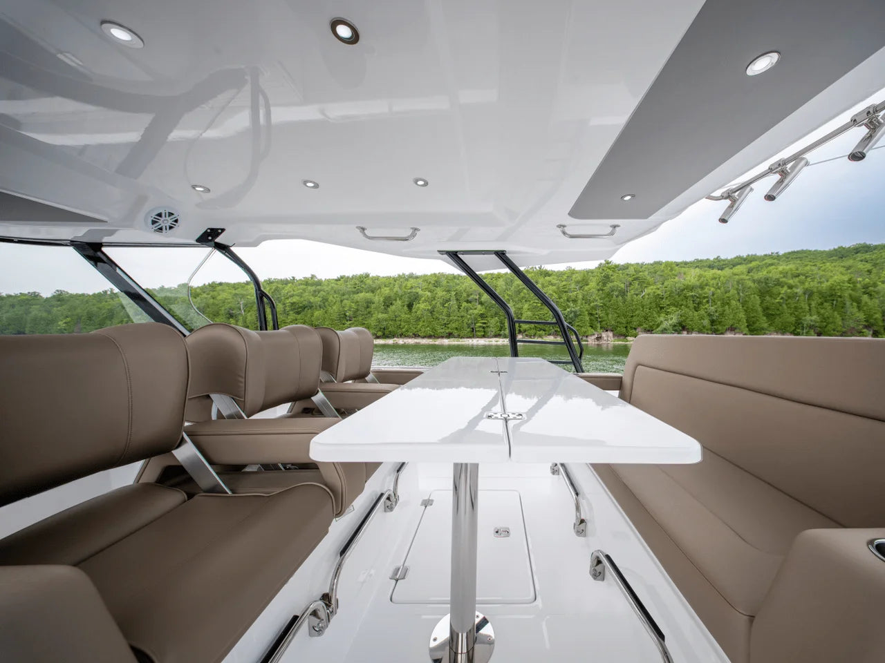 2027 Cruisers Yachts 38 VTR 38.0 feet, Miami, FL #19