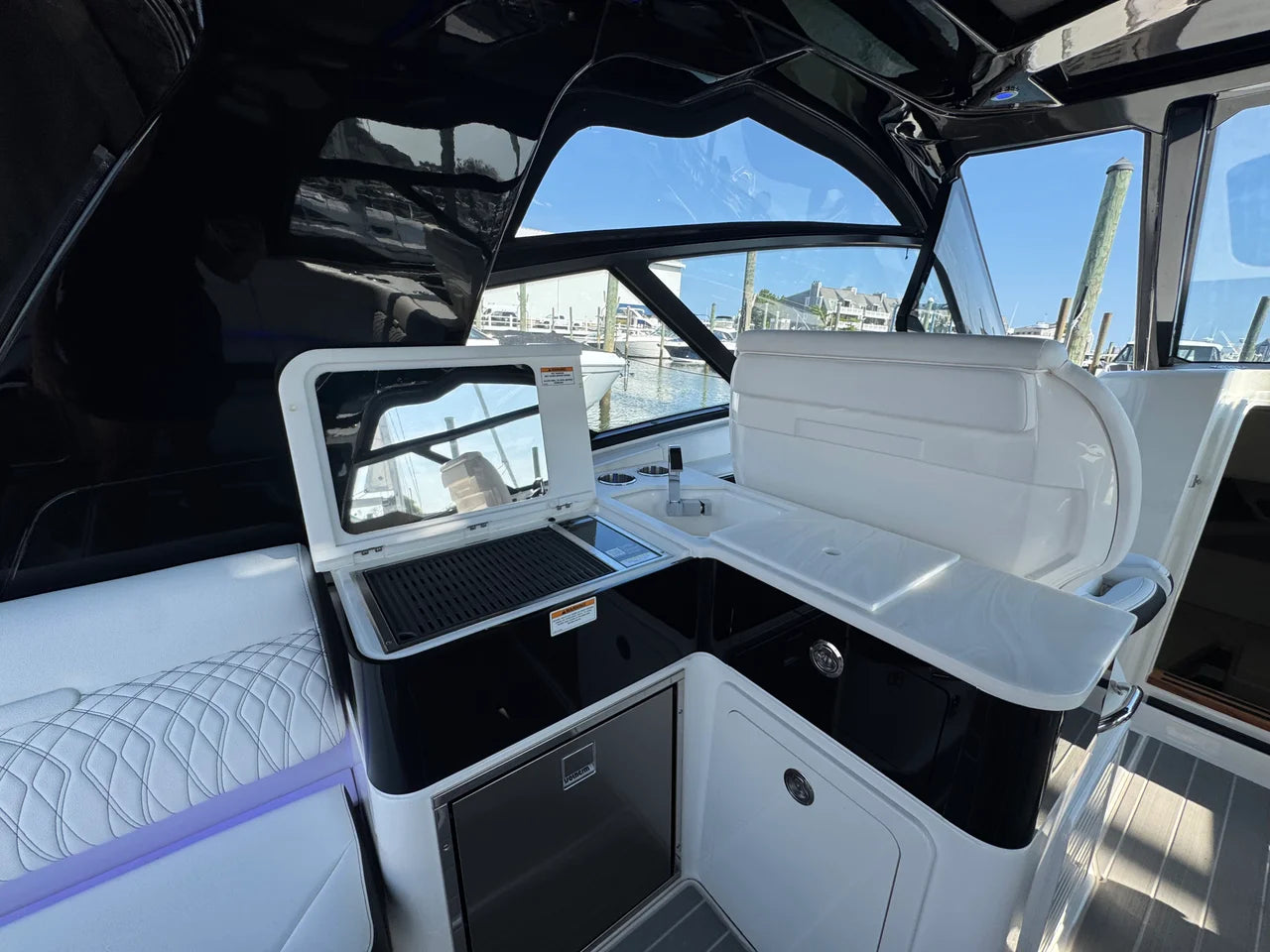 2025 Sea Ray 370 SUNDANCER OB 39.0 feet, Somers Point, New Jersey #18
