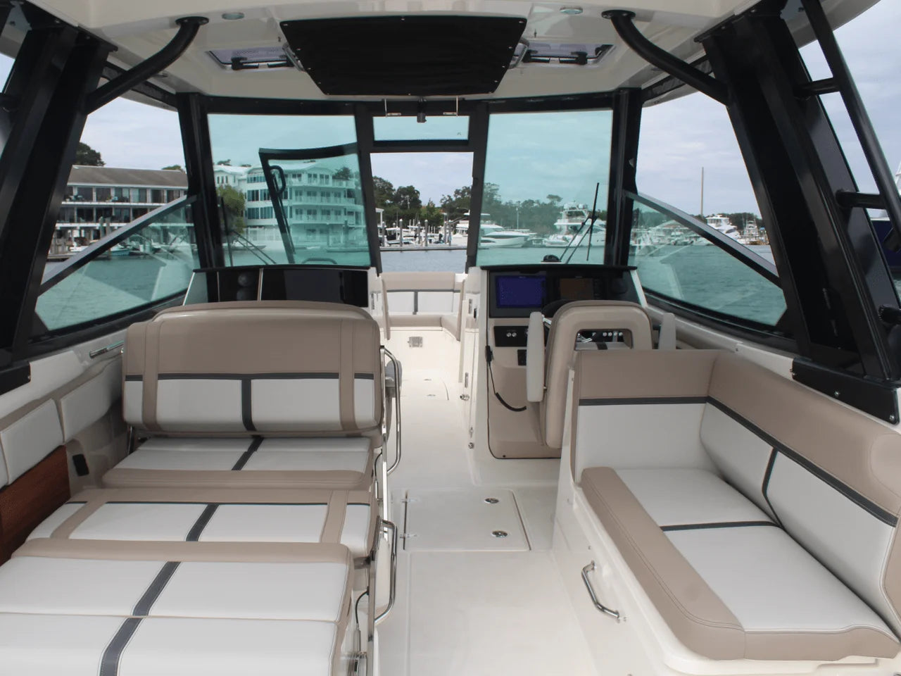 2026 Boston Whaler 330 Vantage 33.0 feet, Charleston, SC #28