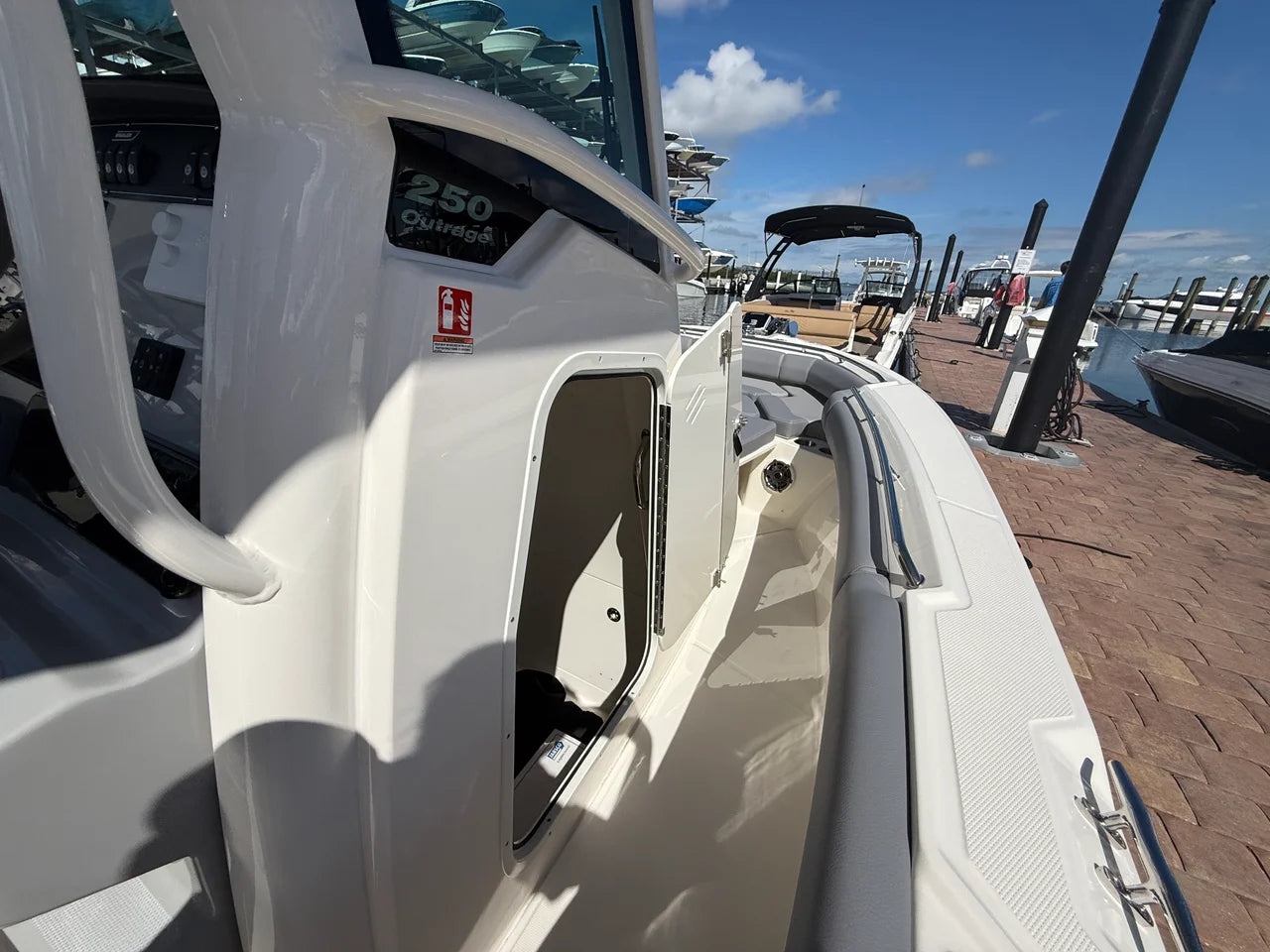 2027 Boston Whaler 250 Outrage 25.0 feet, Sarasota, FL #15