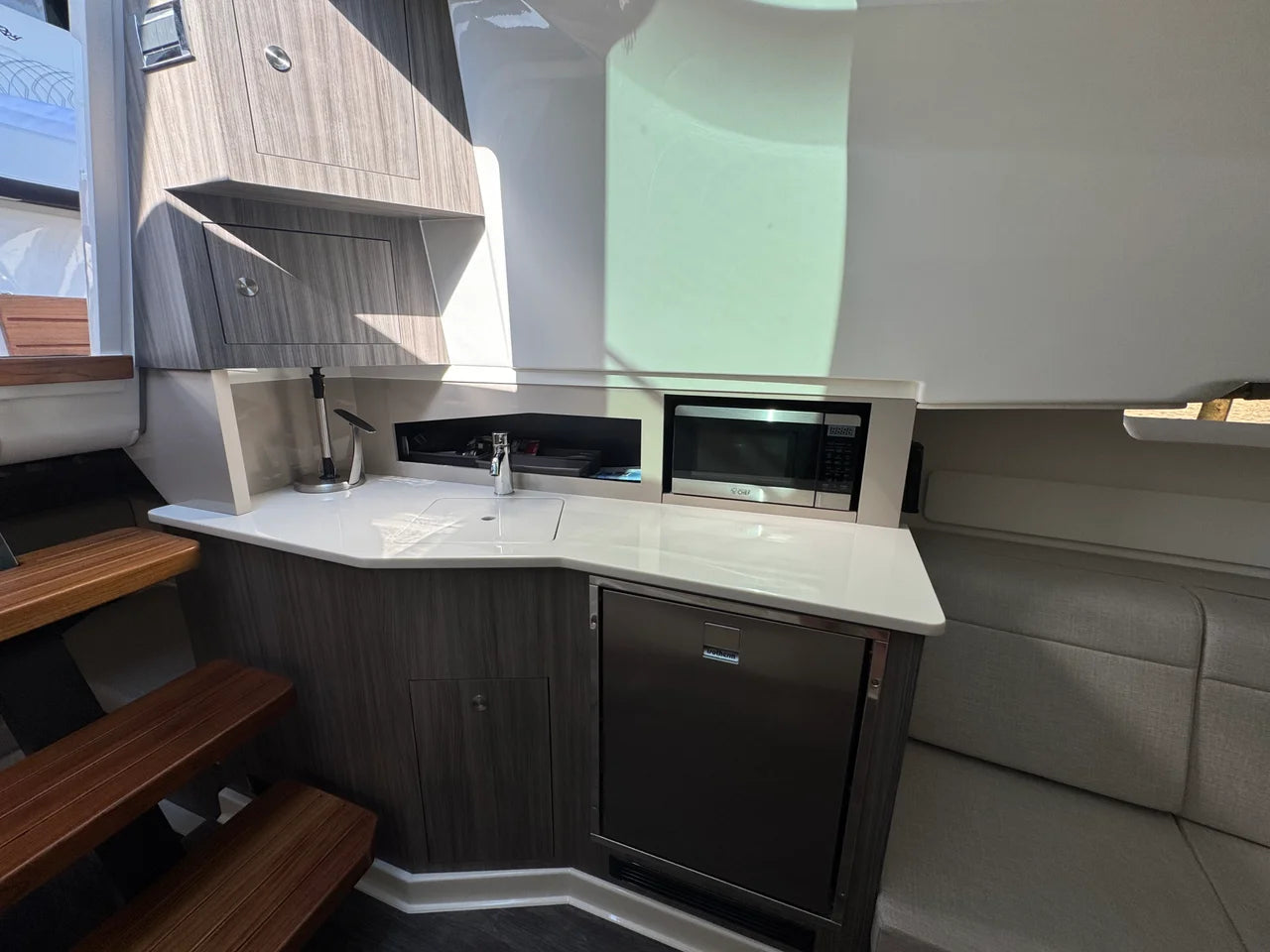 2025 Sea Ray 370 SUNDANCER OB 39.0 feet, Somers Point, New Jersey #33