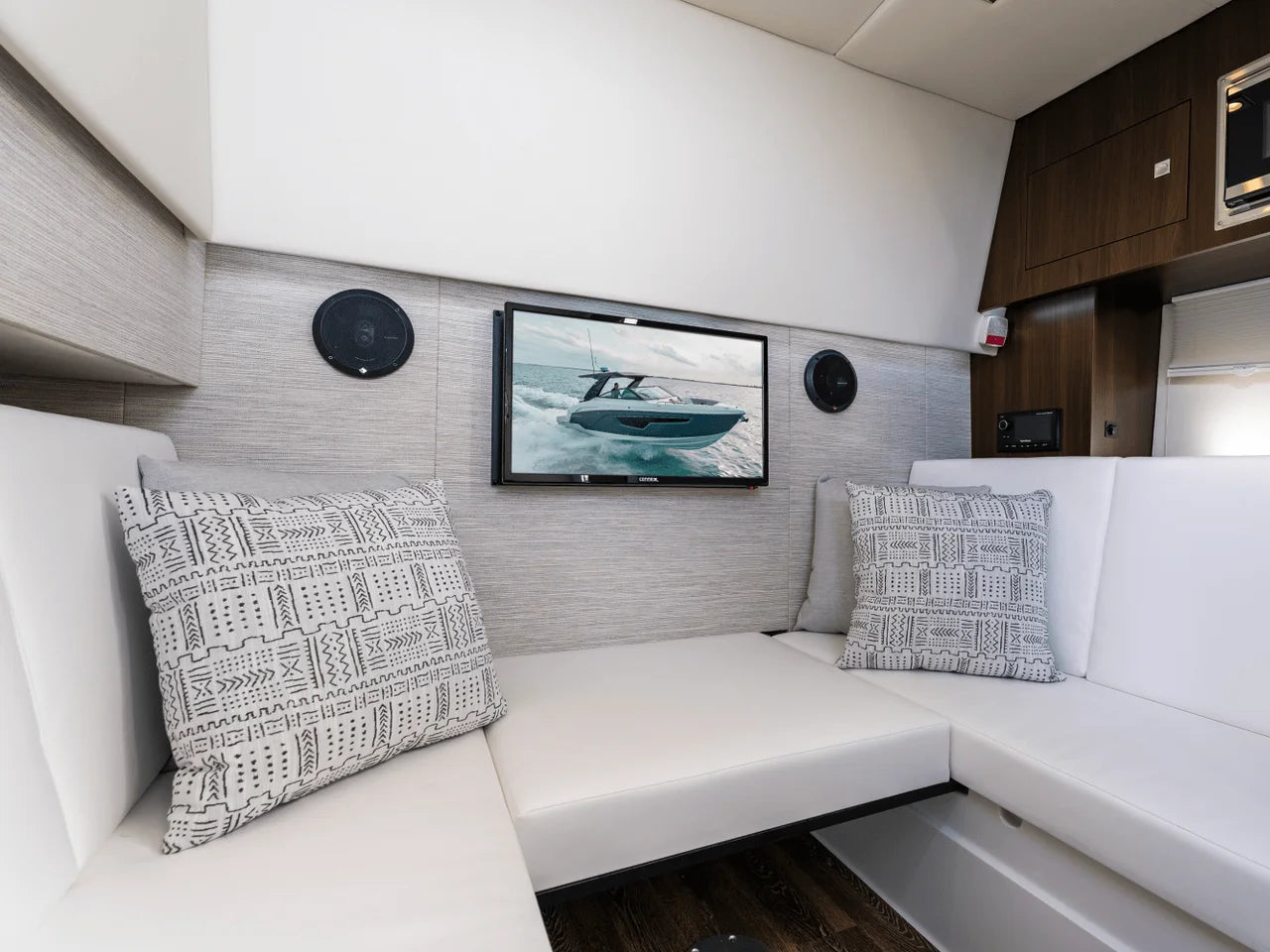 2026 Cruisers Yachts 34 GLS Outboard 35.0 feet, Inuvik, Northwest Territories #24