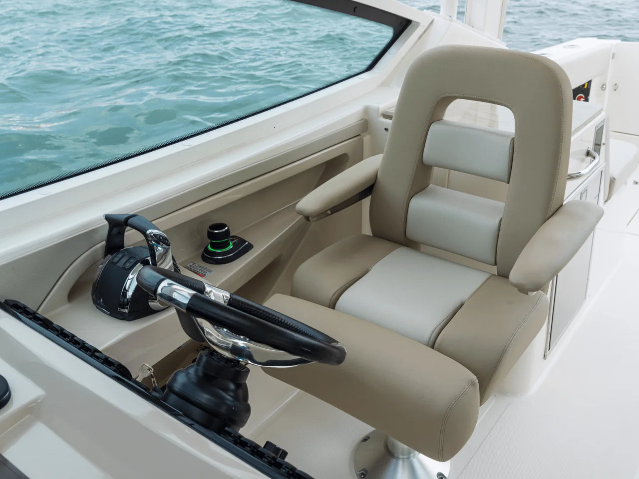 2027 Boston Whaler 280 Vantage 28.0 feet, Stuart, Florida #56