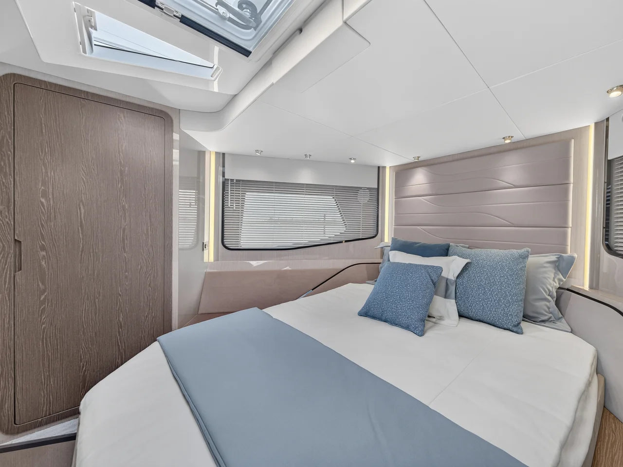 2026 Cruisers Yachts 57 FLY 57.0 feet, Stuart, Florida #4